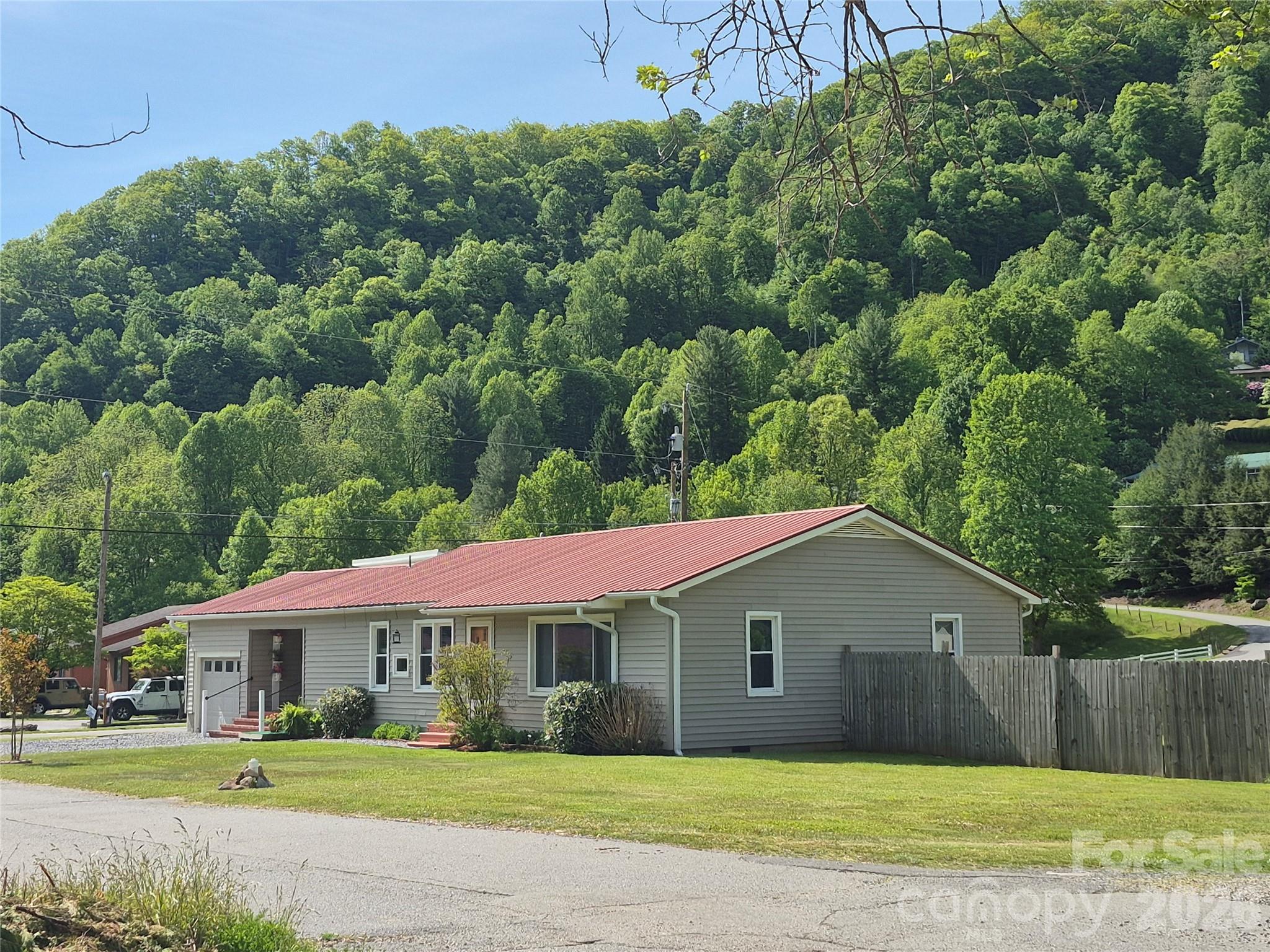 5 Gibson Drive — Maggie Valley