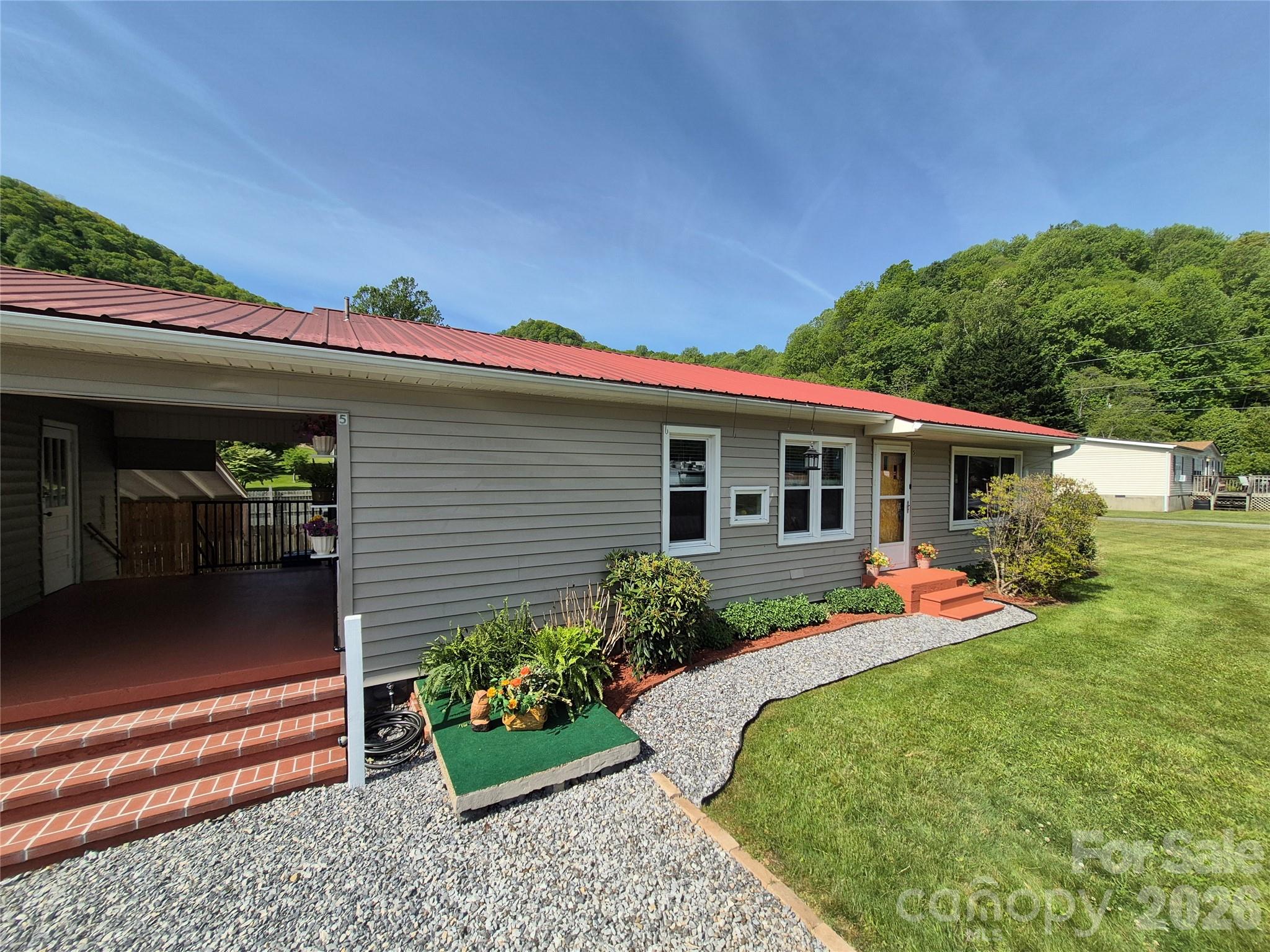 5 Gibson Drive — Maggie Valley