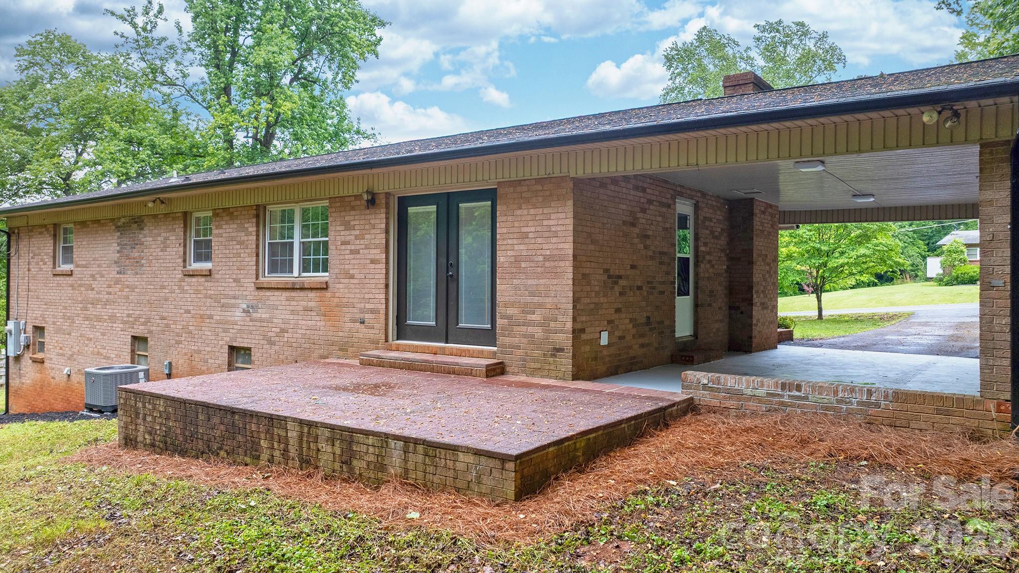 1871 Crestview Drive — Newton
