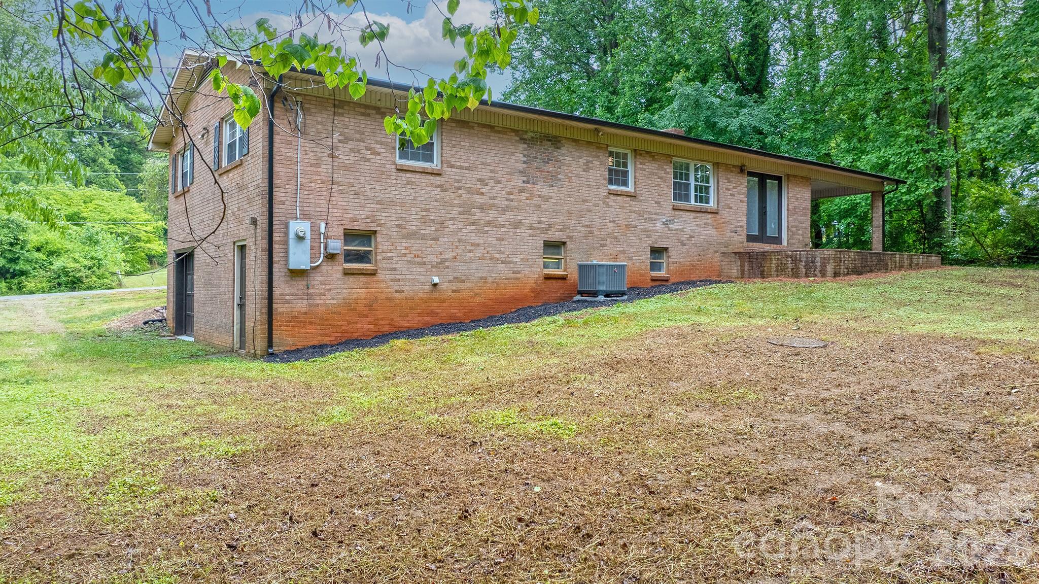 1871 Crestview Drive — Newton