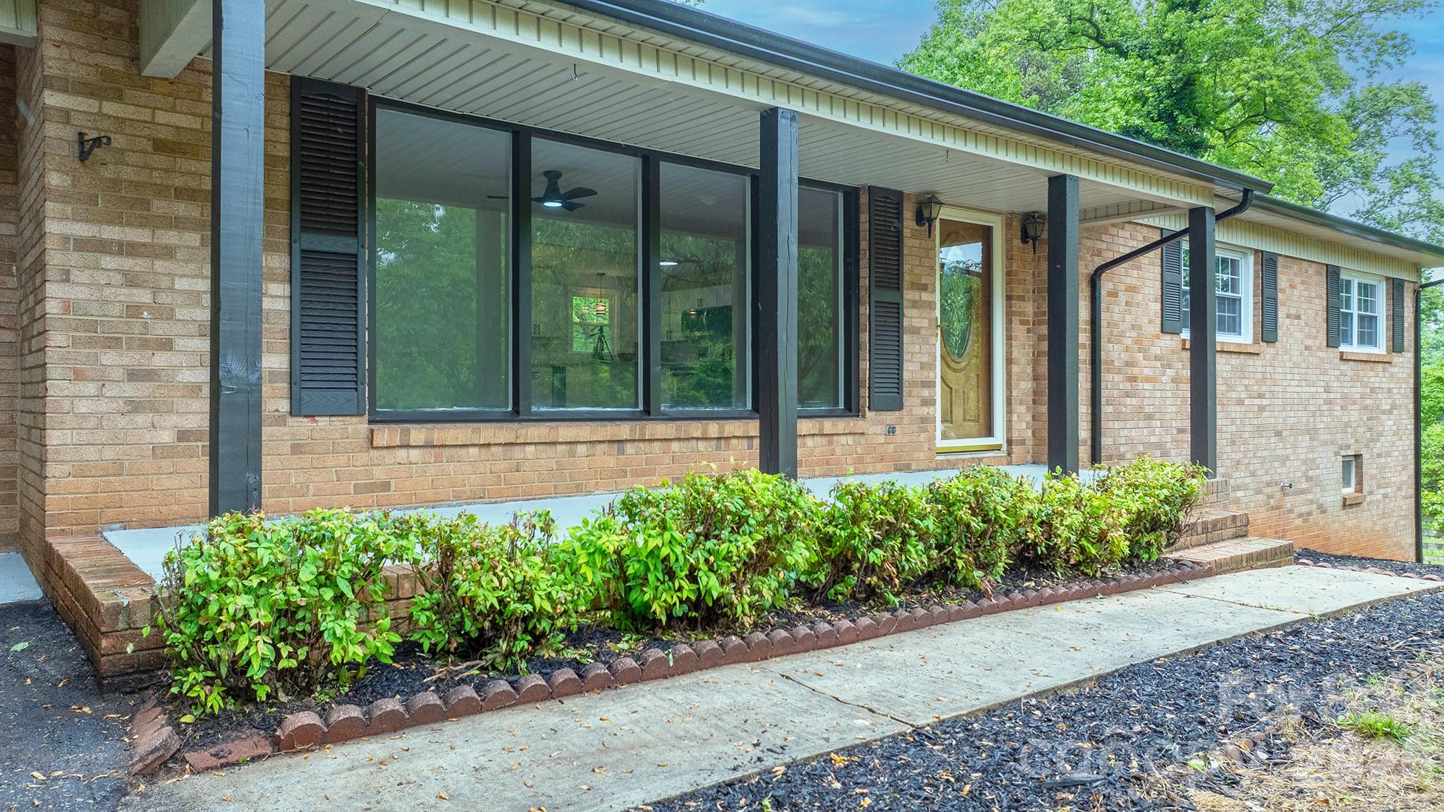1871 Crestview Drive — Newton