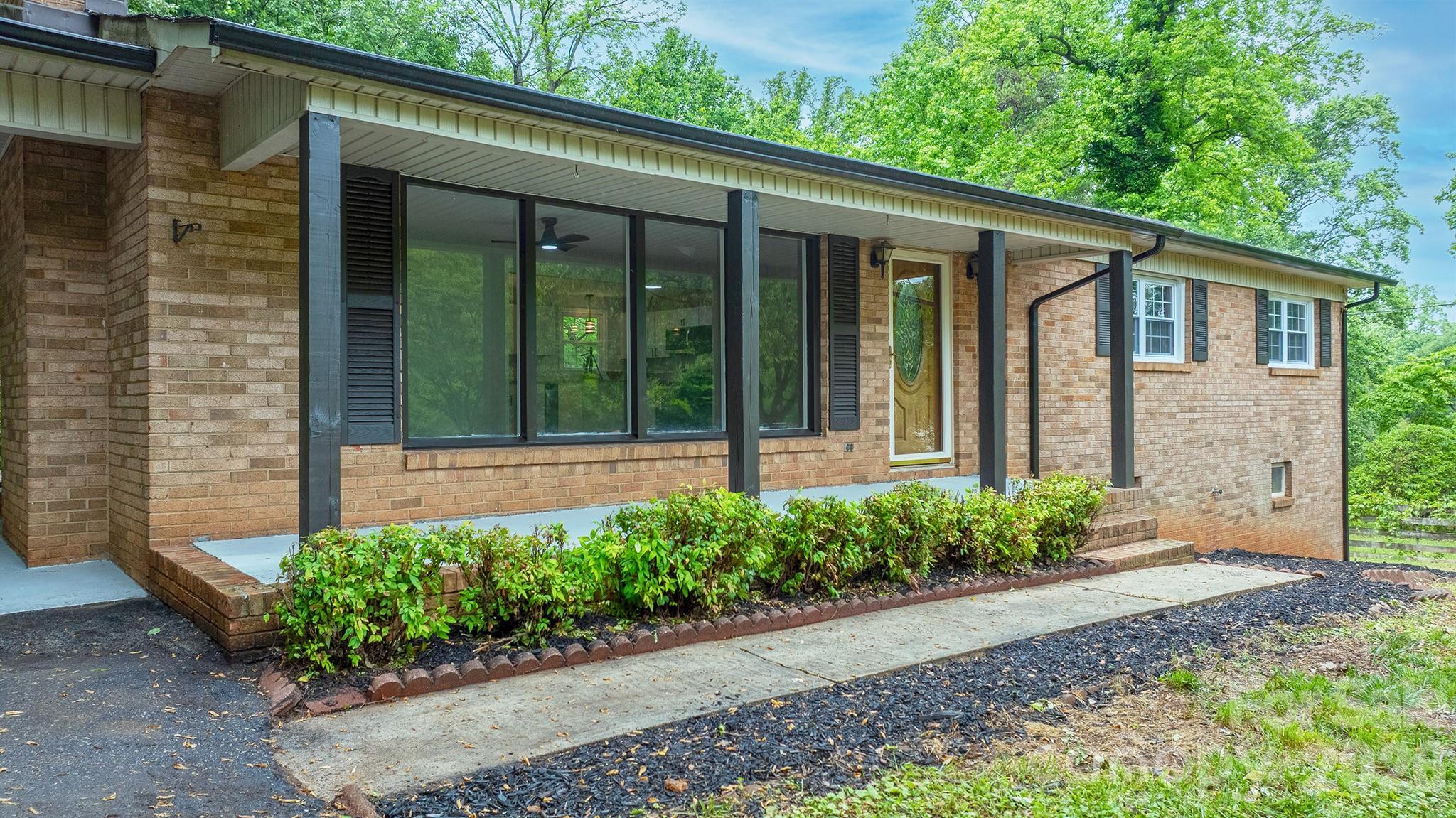 1871 Crestview Drive — Newton