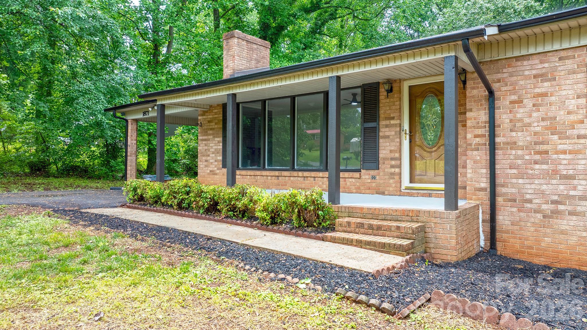 1871 Crestview Drive — Newton