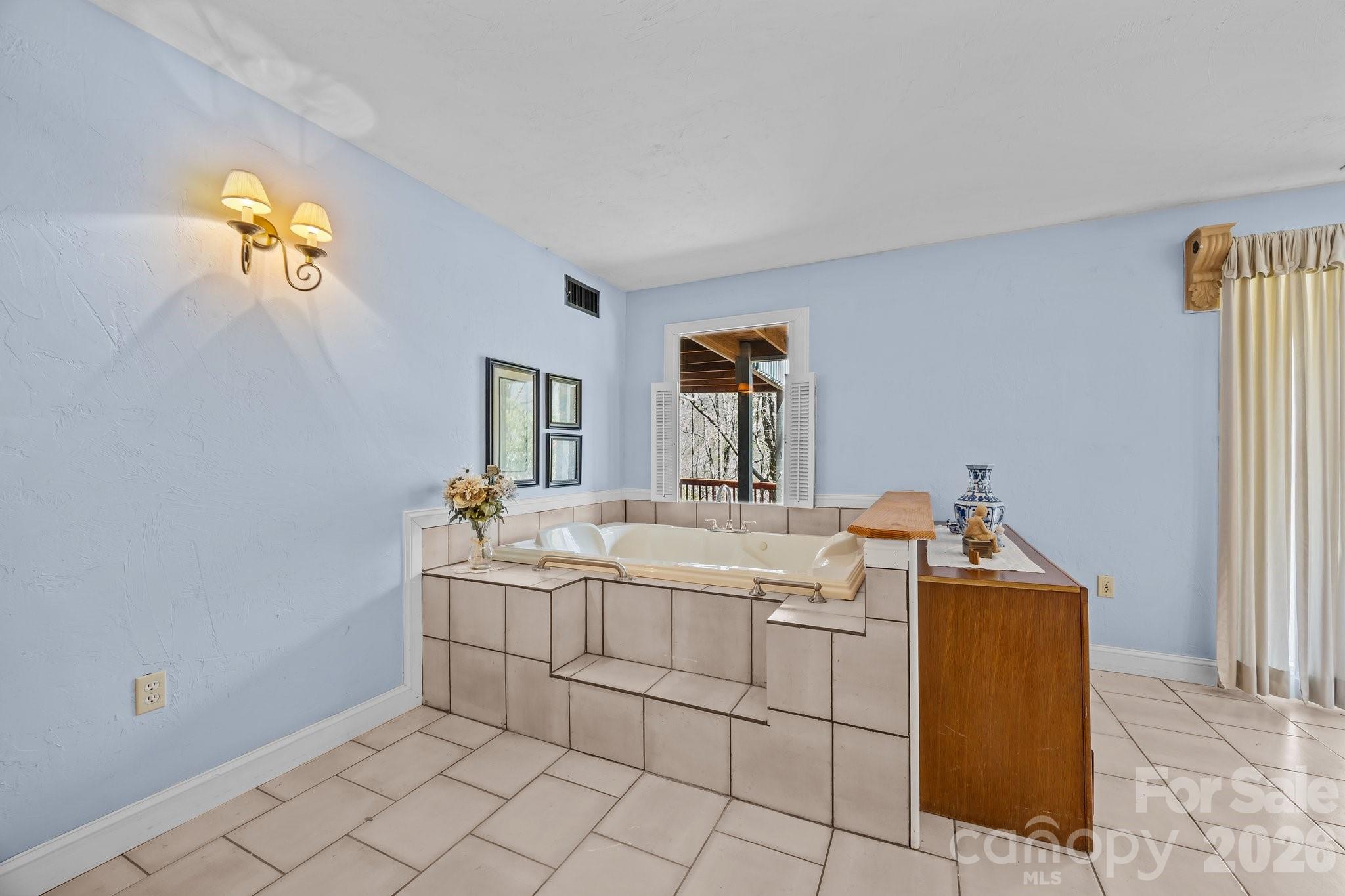 63 Chestnut Forest Road — Fairview