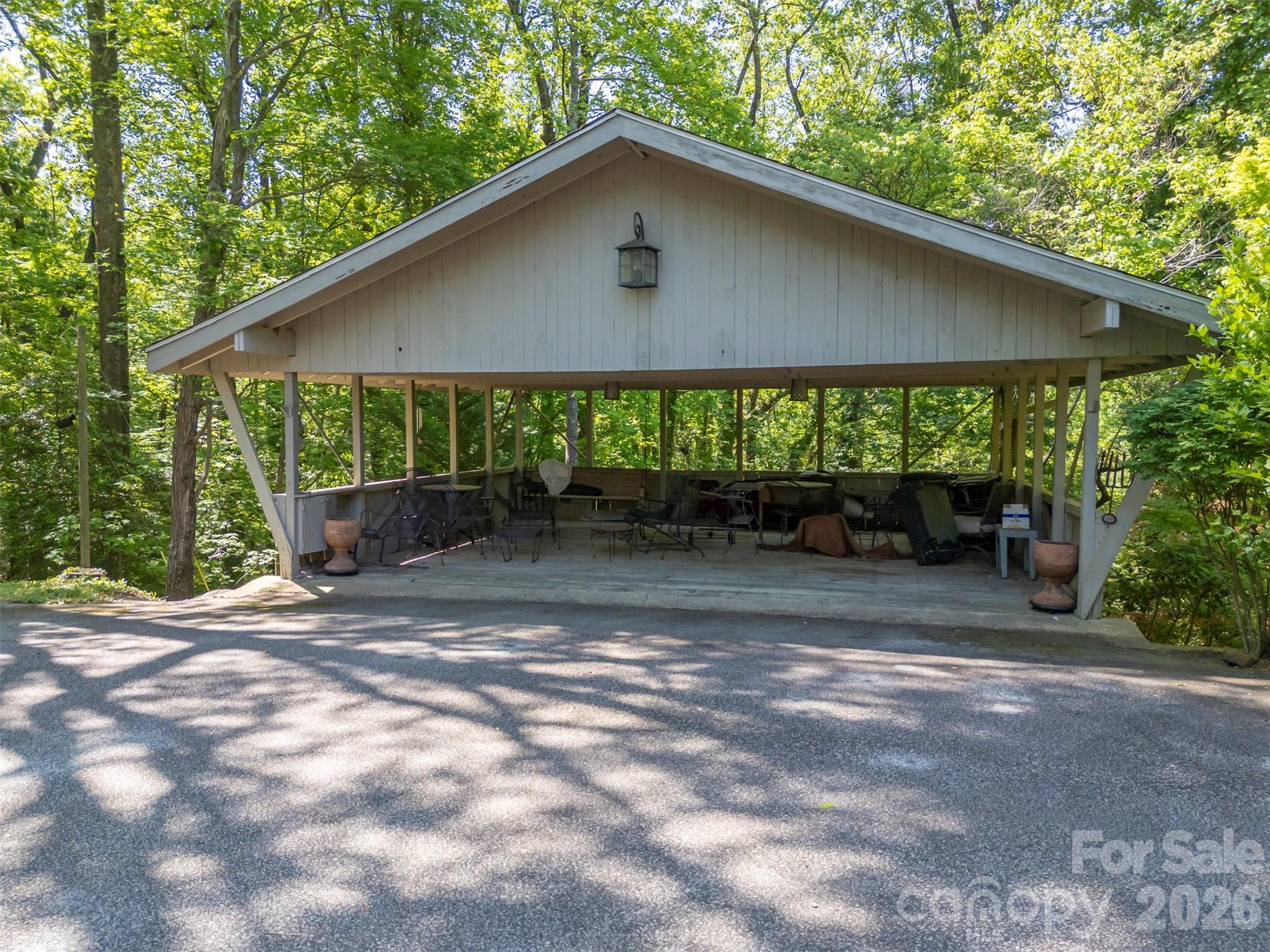 484 Sourwood Ridge Road — Tryon