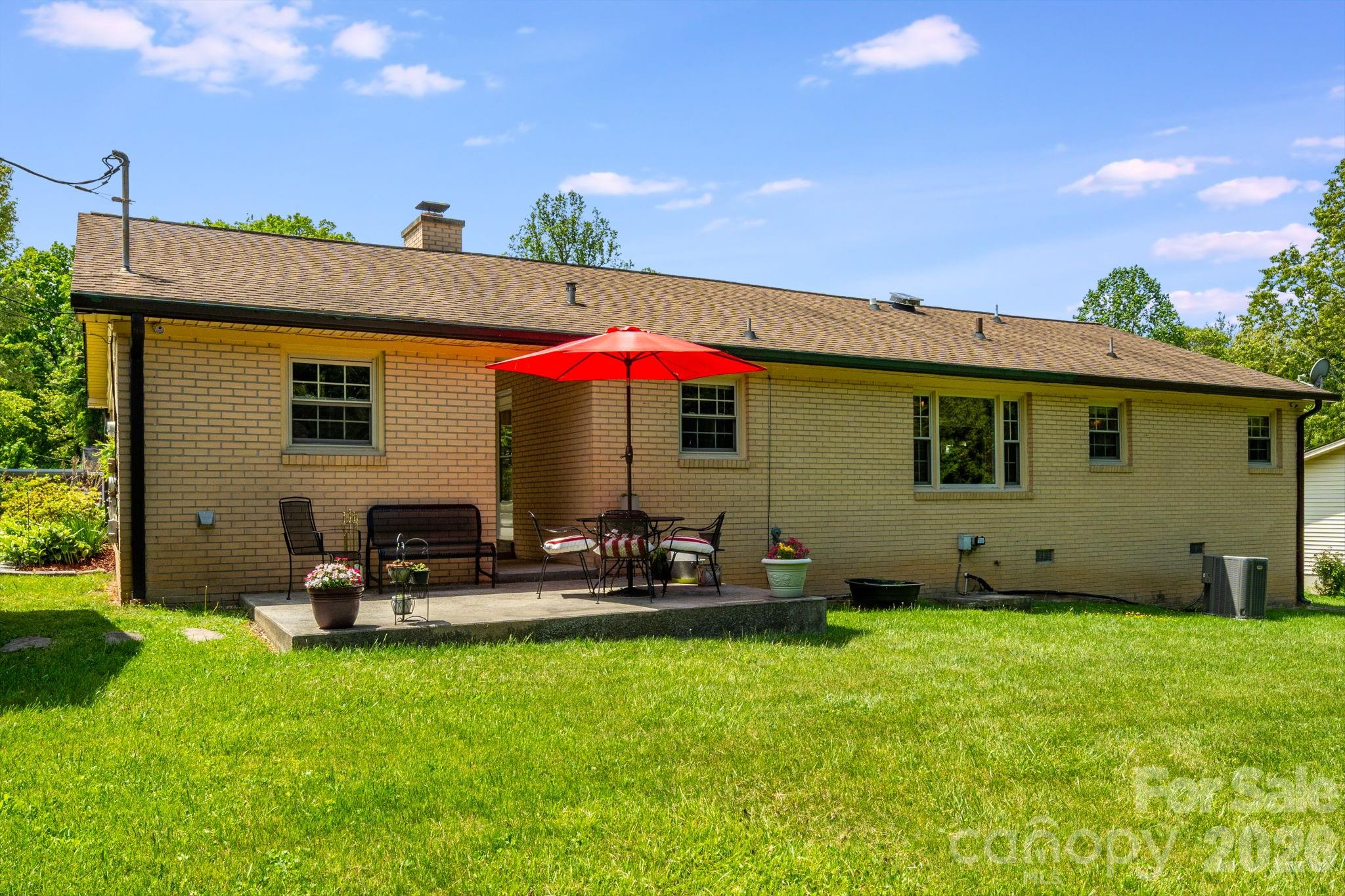 458 Beach Drive — Hendersonville