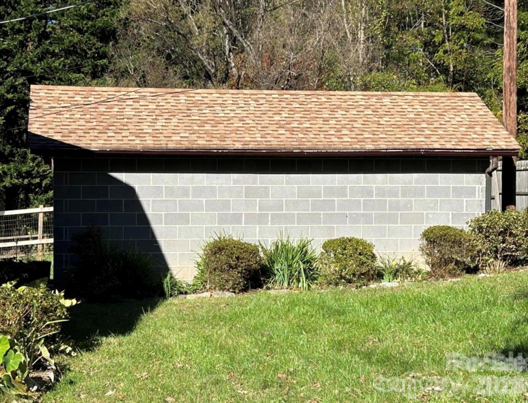 458 Beach Drive — Hendersonville