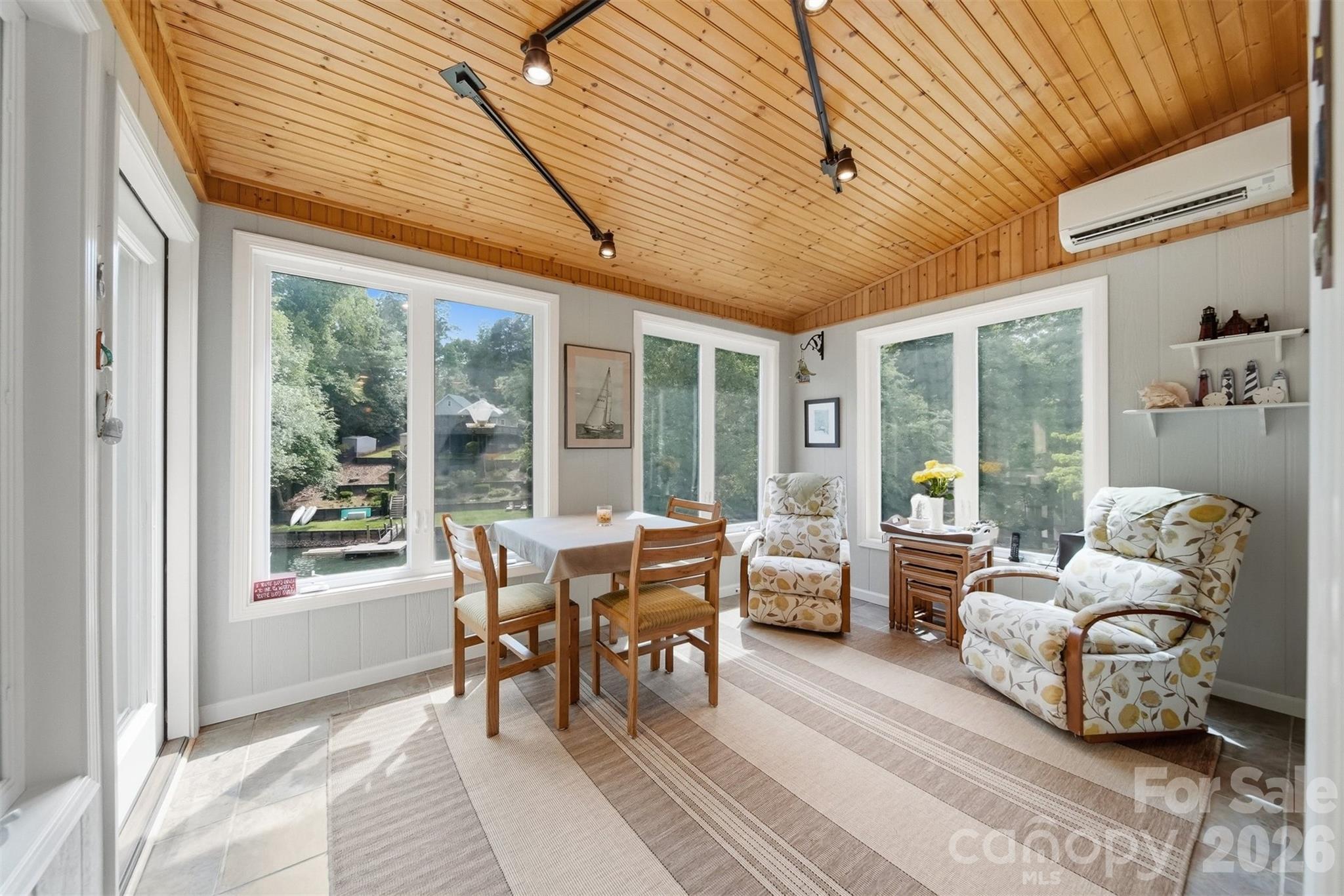 65 King Arthurs Court — Hickory