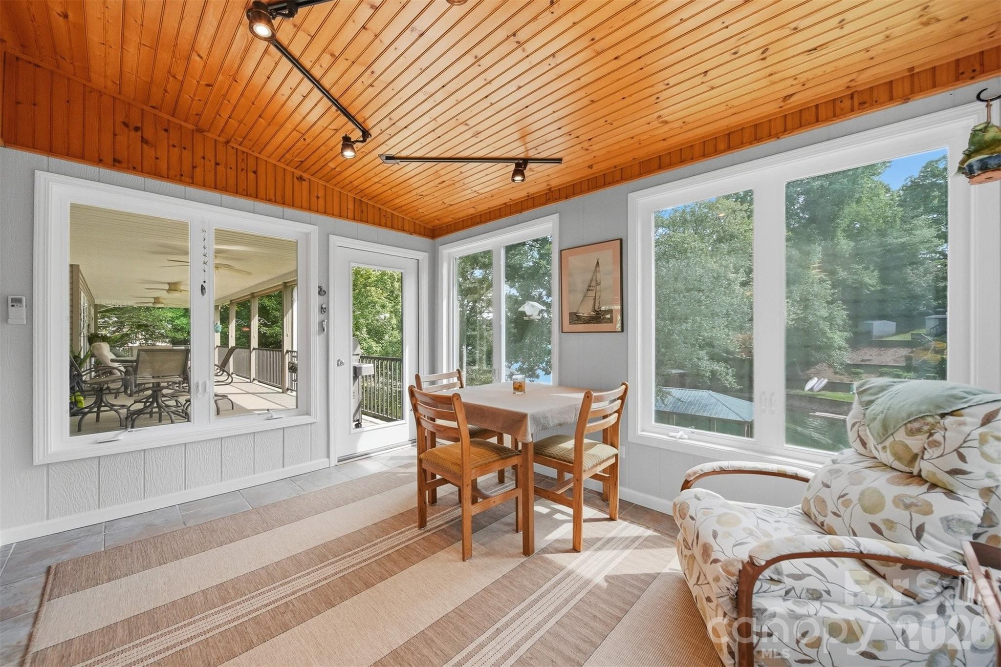 65 King Arthurs Court — Hickory