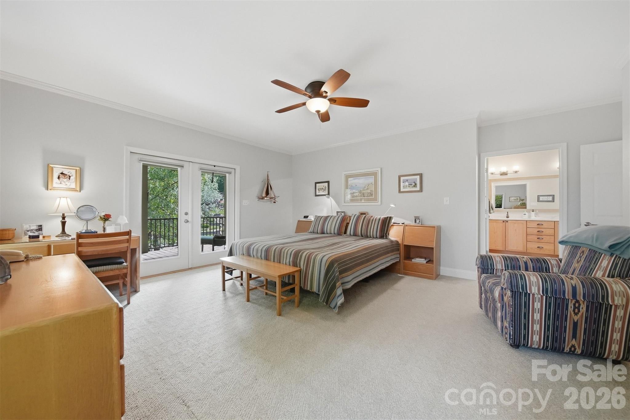 65 King Arthurs Court — Hickory