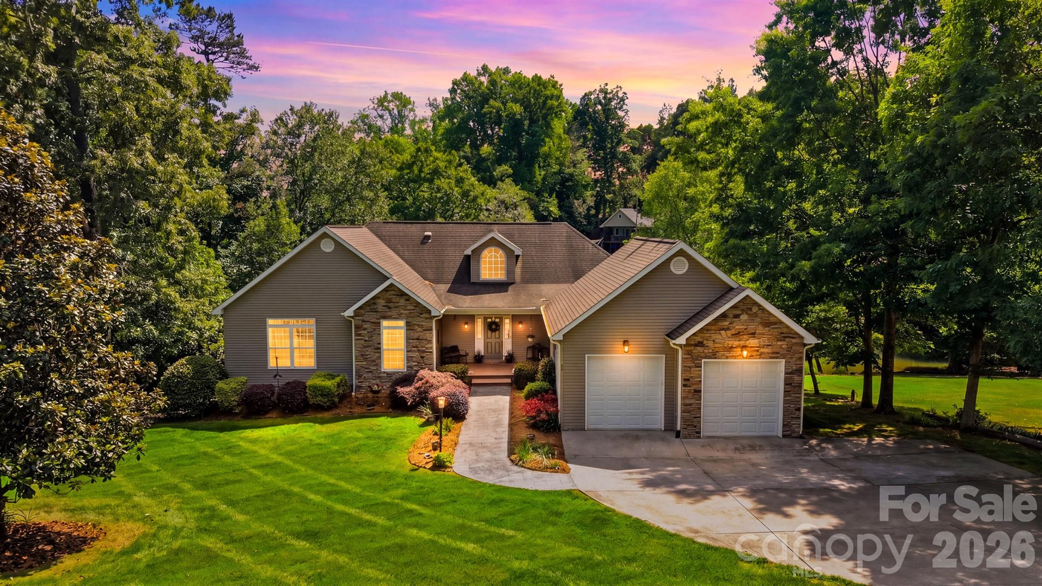 65 King Arthurs Court — Hickory