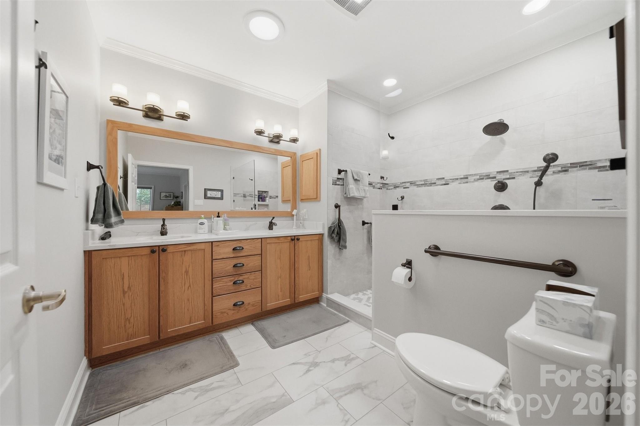 65 King Arthurs Court — Hickory