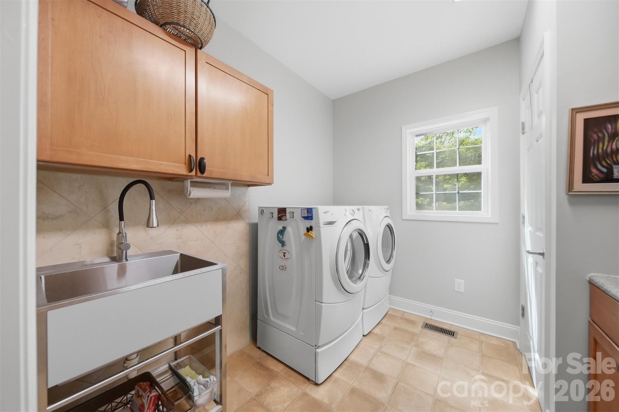 65 King Arthurs Court — Hickory