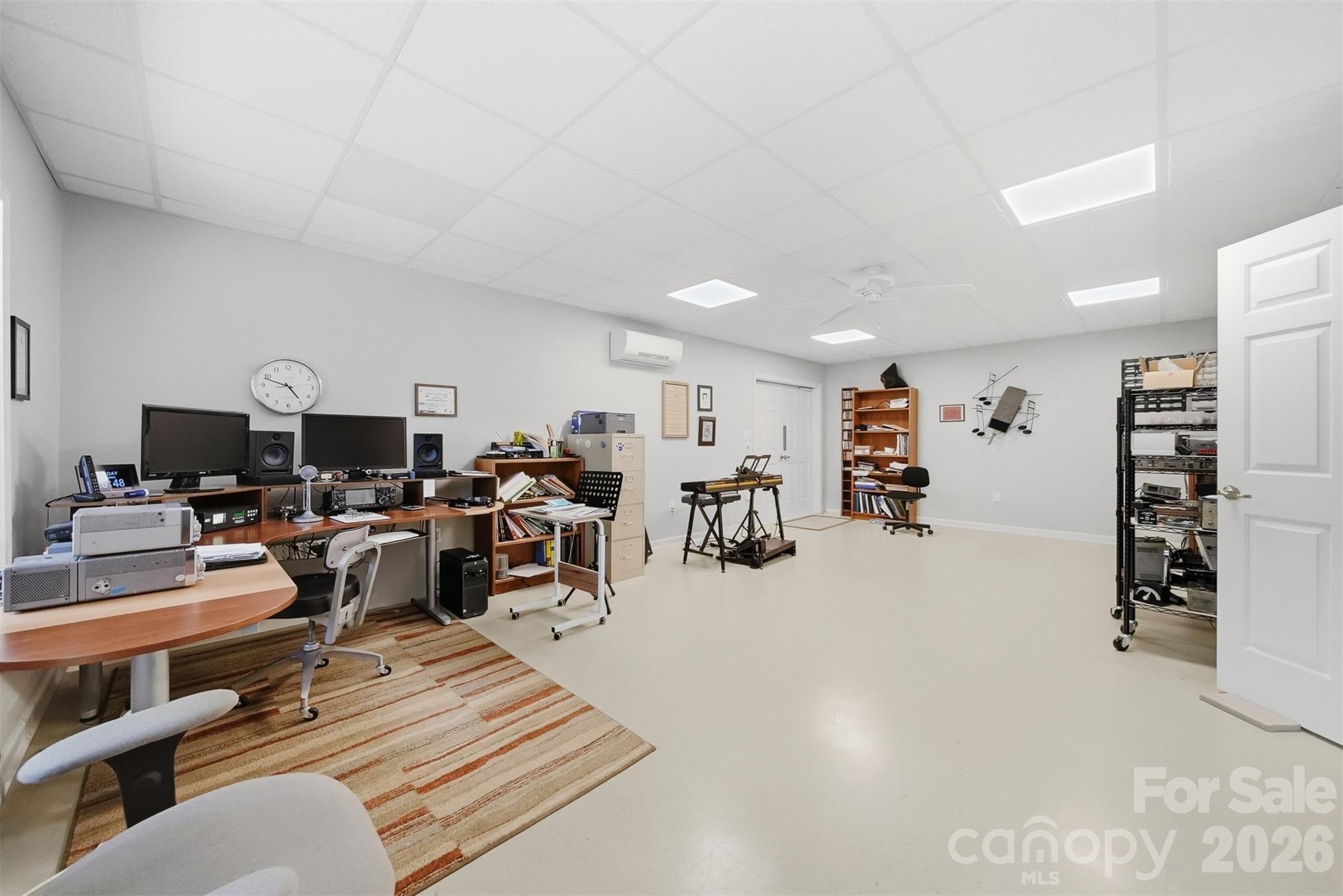 65 King Arthurs Court — Hickory