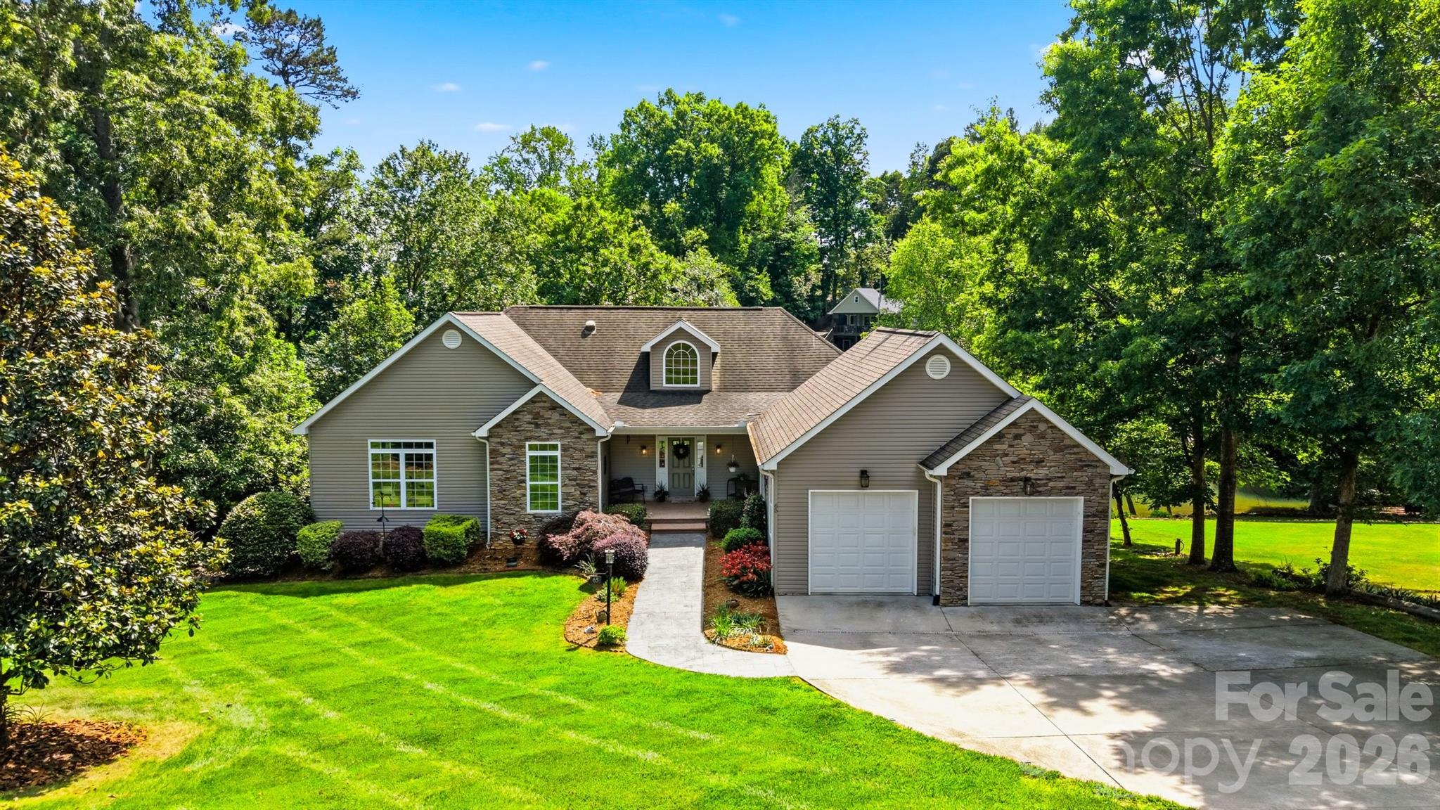 65 King Arthurs Court — Hickory