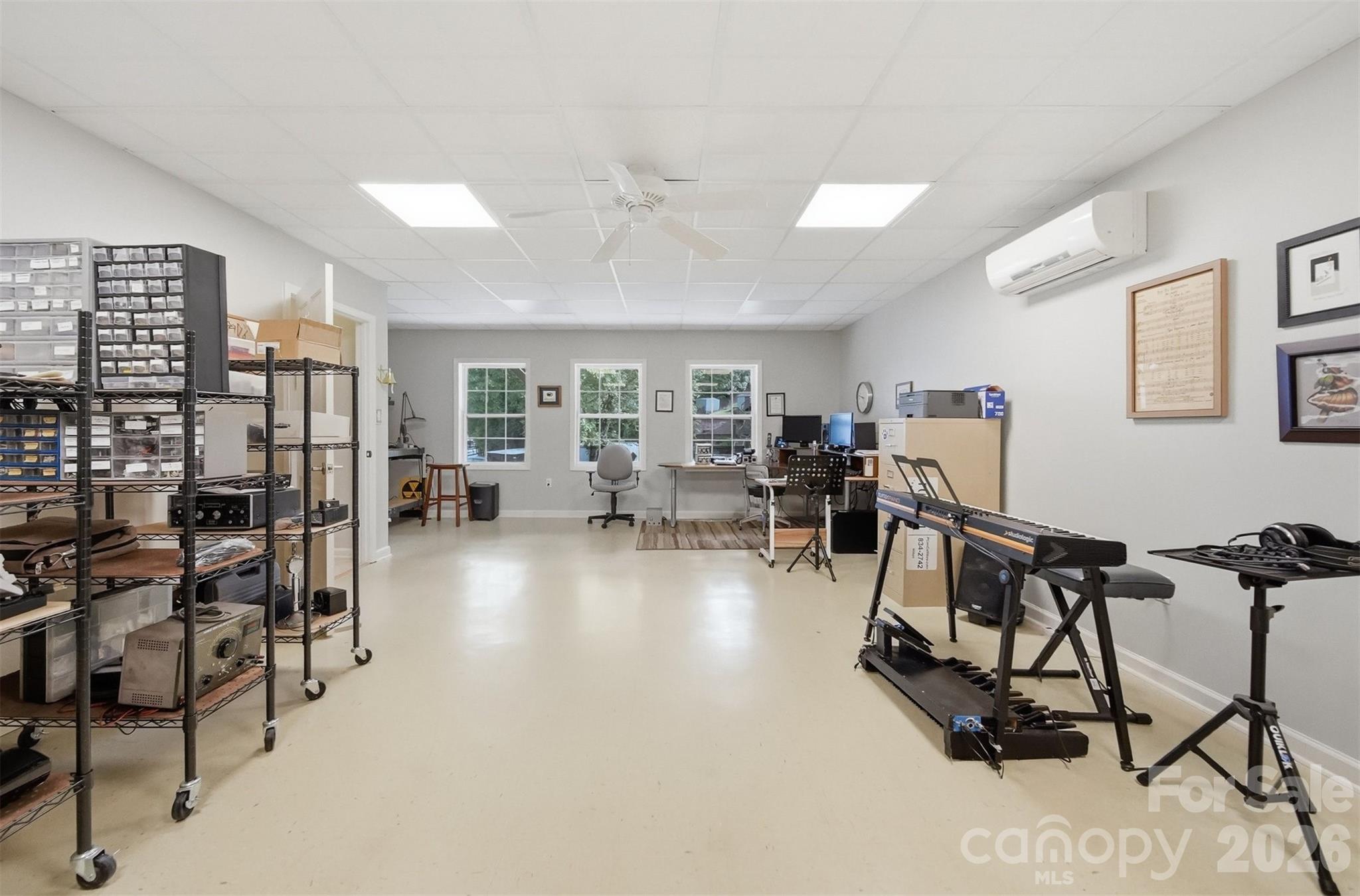 65 King Arthurs Court — Hickory