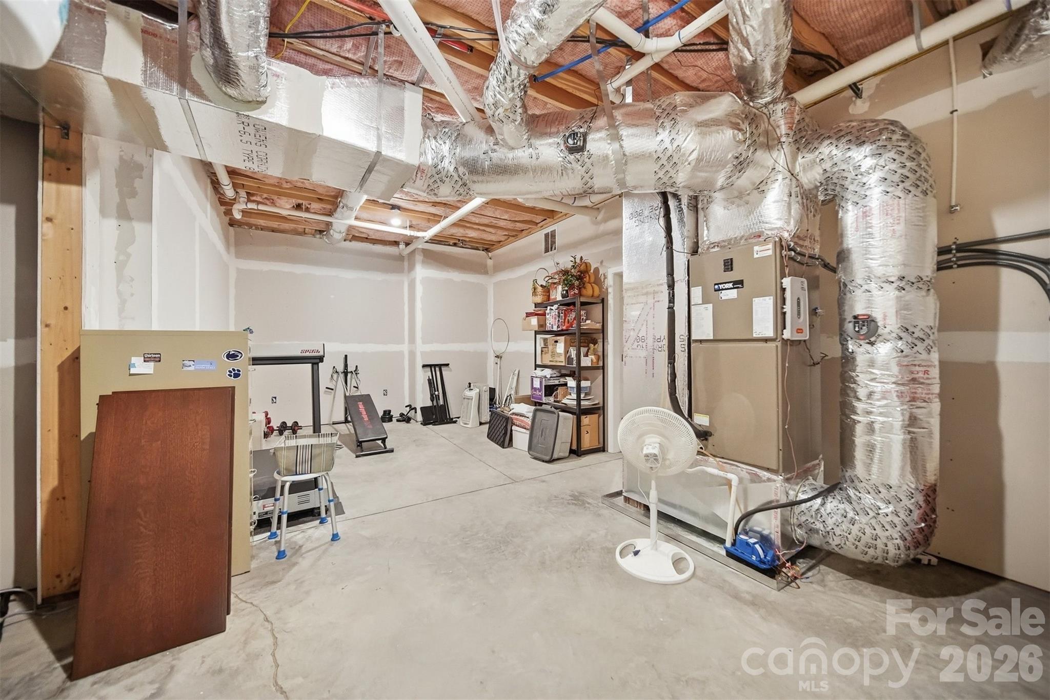 65 King Arthurs Court — Hickory