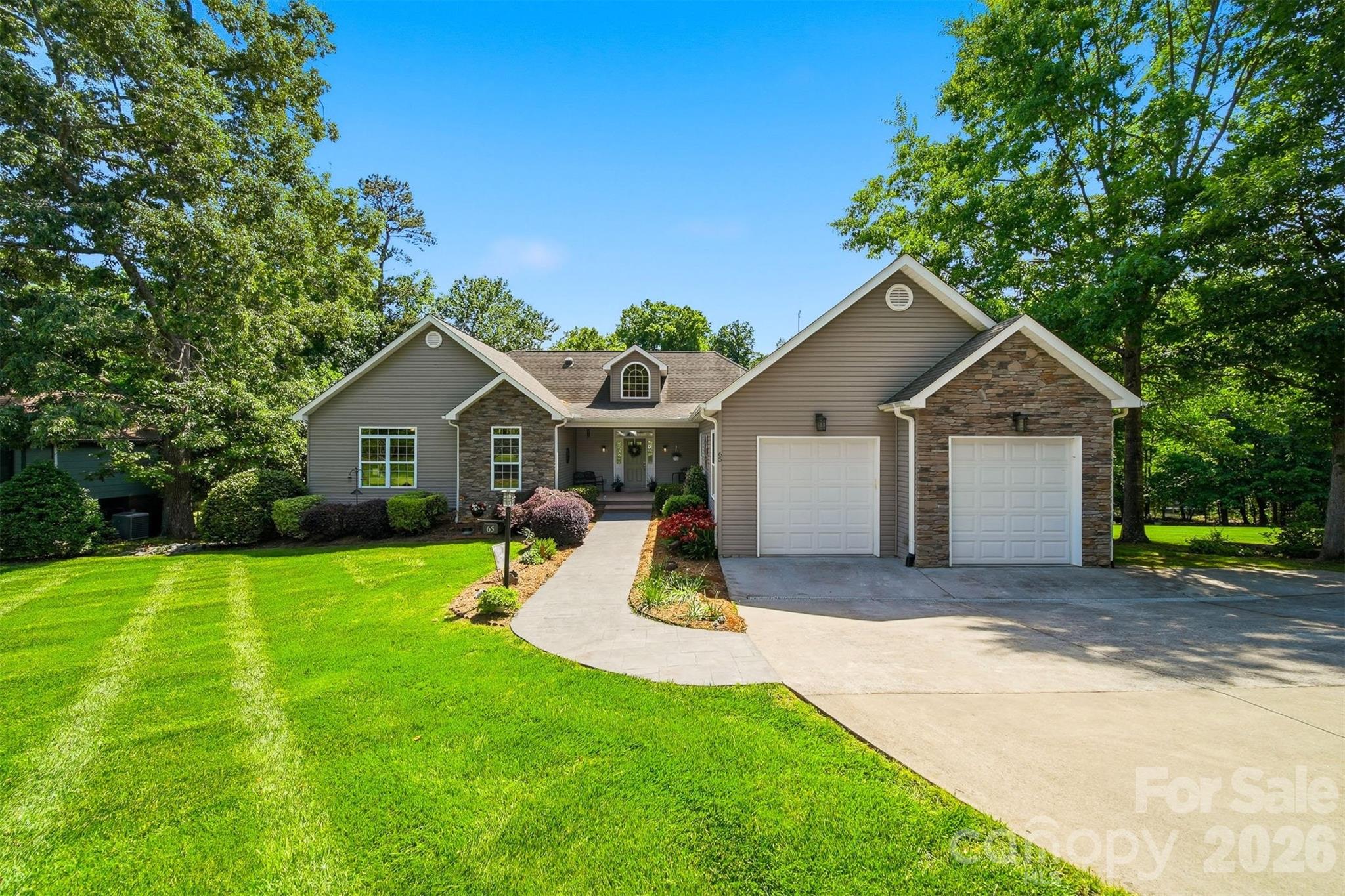 65 King Arthurs Court — Hickory