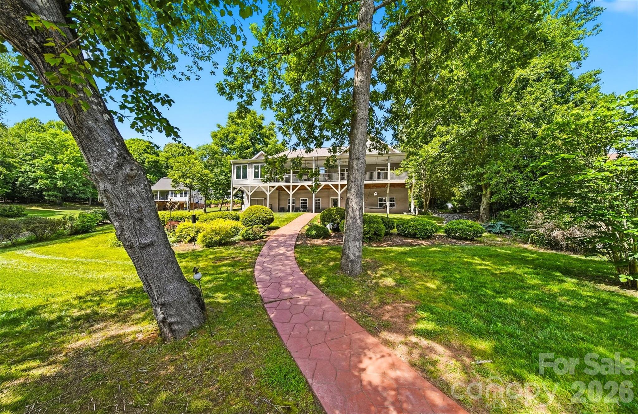 65 King Arthurs Court — Hickory