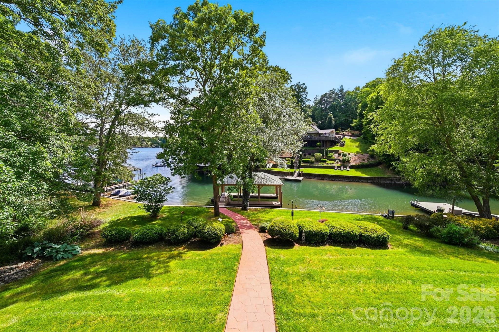 65 King Arthurs Court — Hickory