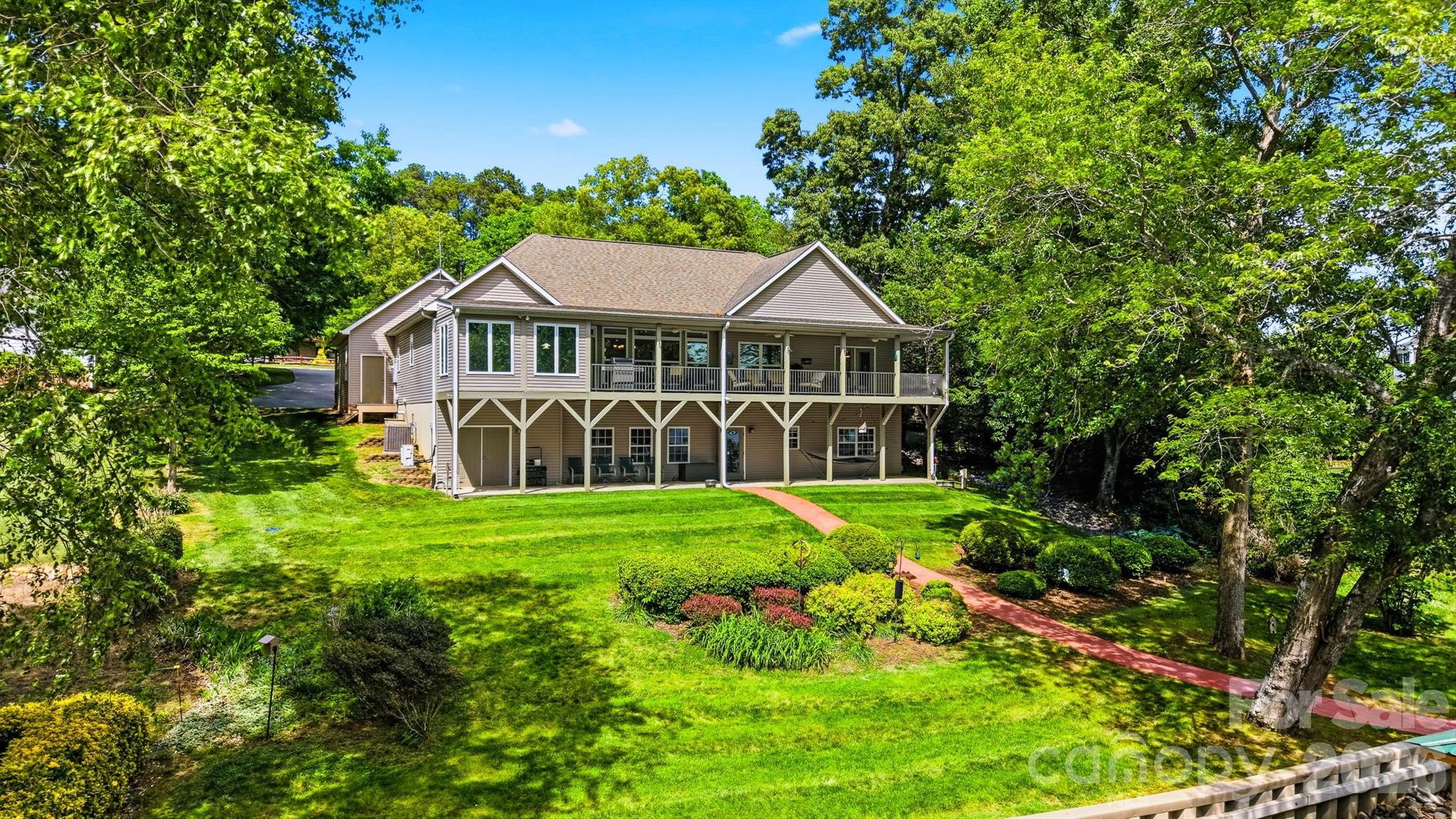 65 King Arthurs Court — Hickory