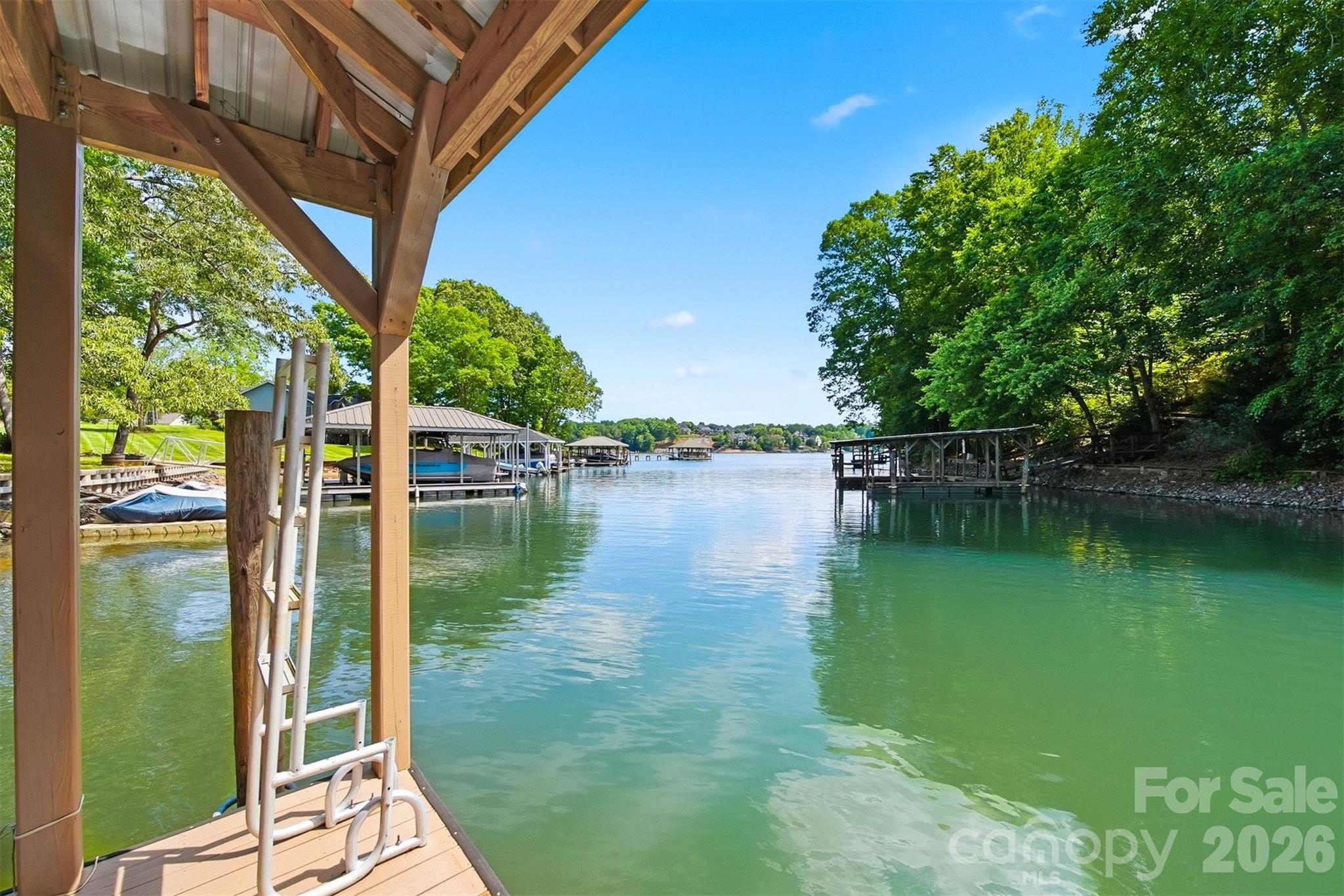 65 King Arthurs Court — Hickory
