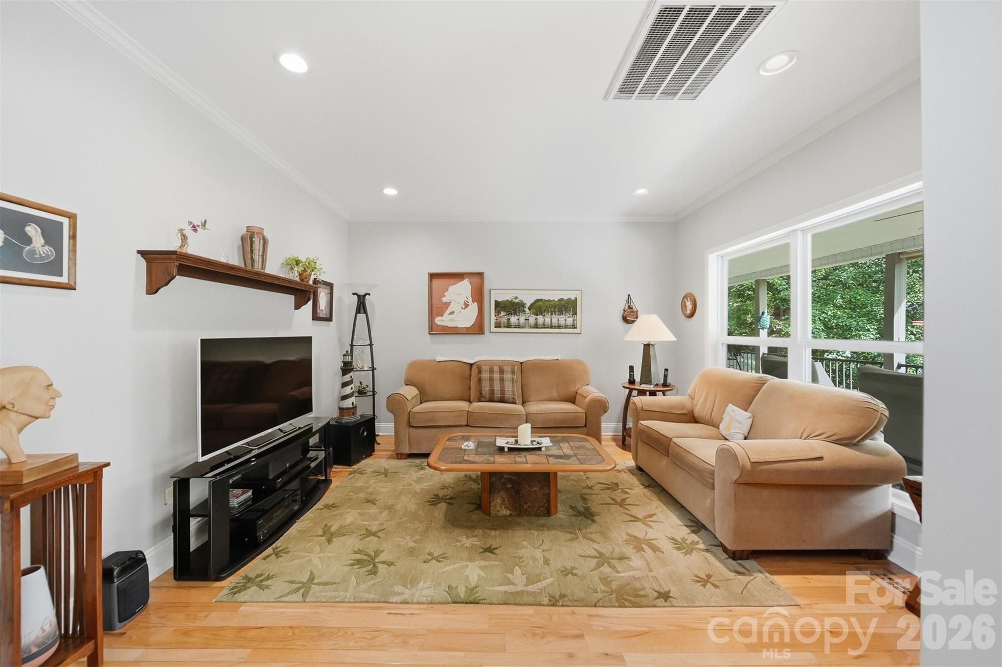 65 King Arthurs Court — Hickory