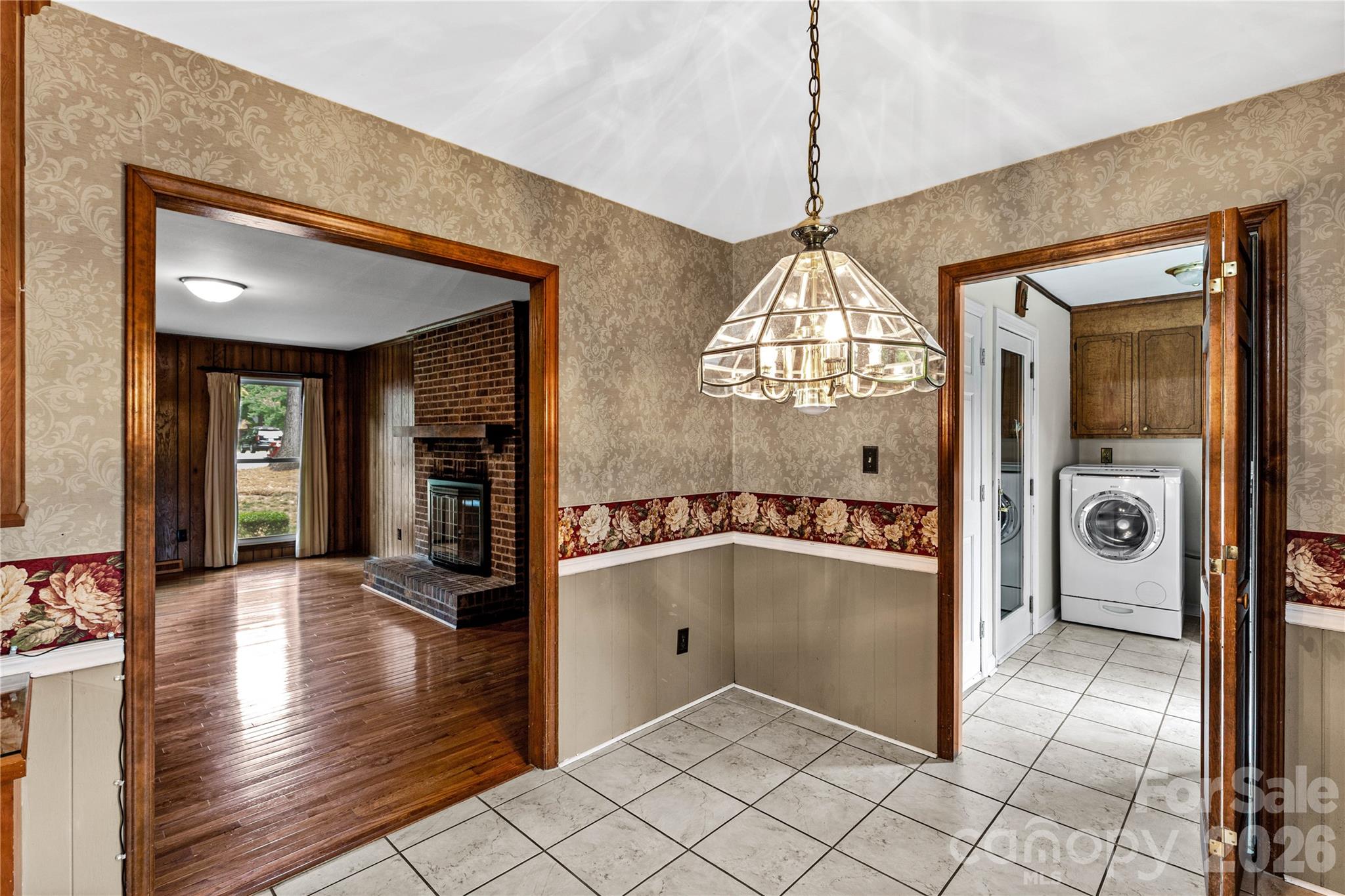 7201 Hopeton Road — Charlotte