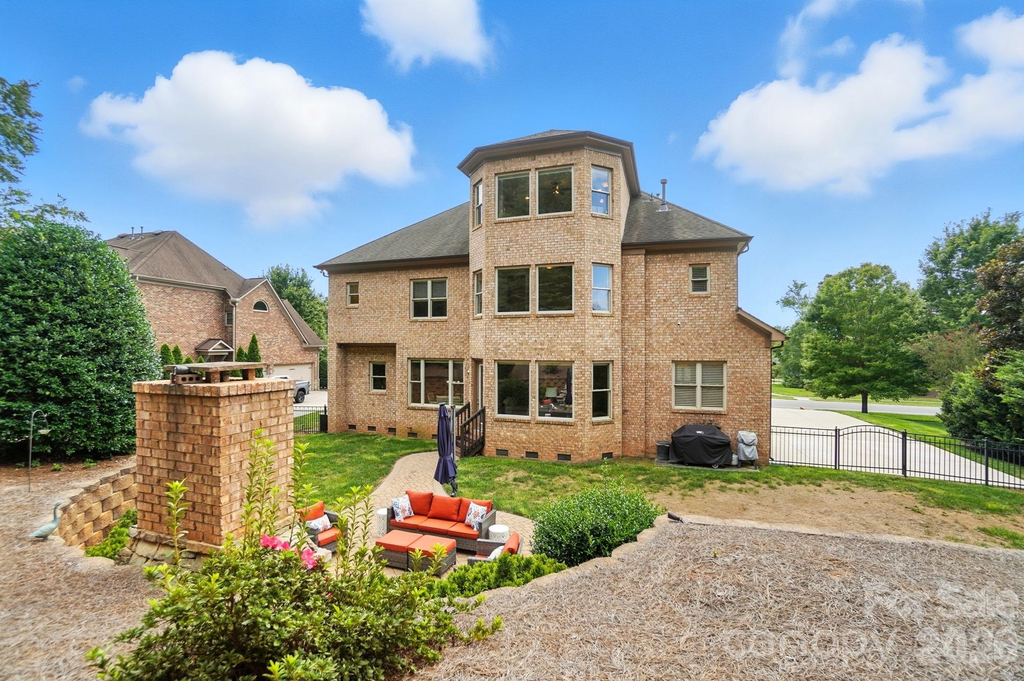 13056 Long Common Parkway — Huntersville