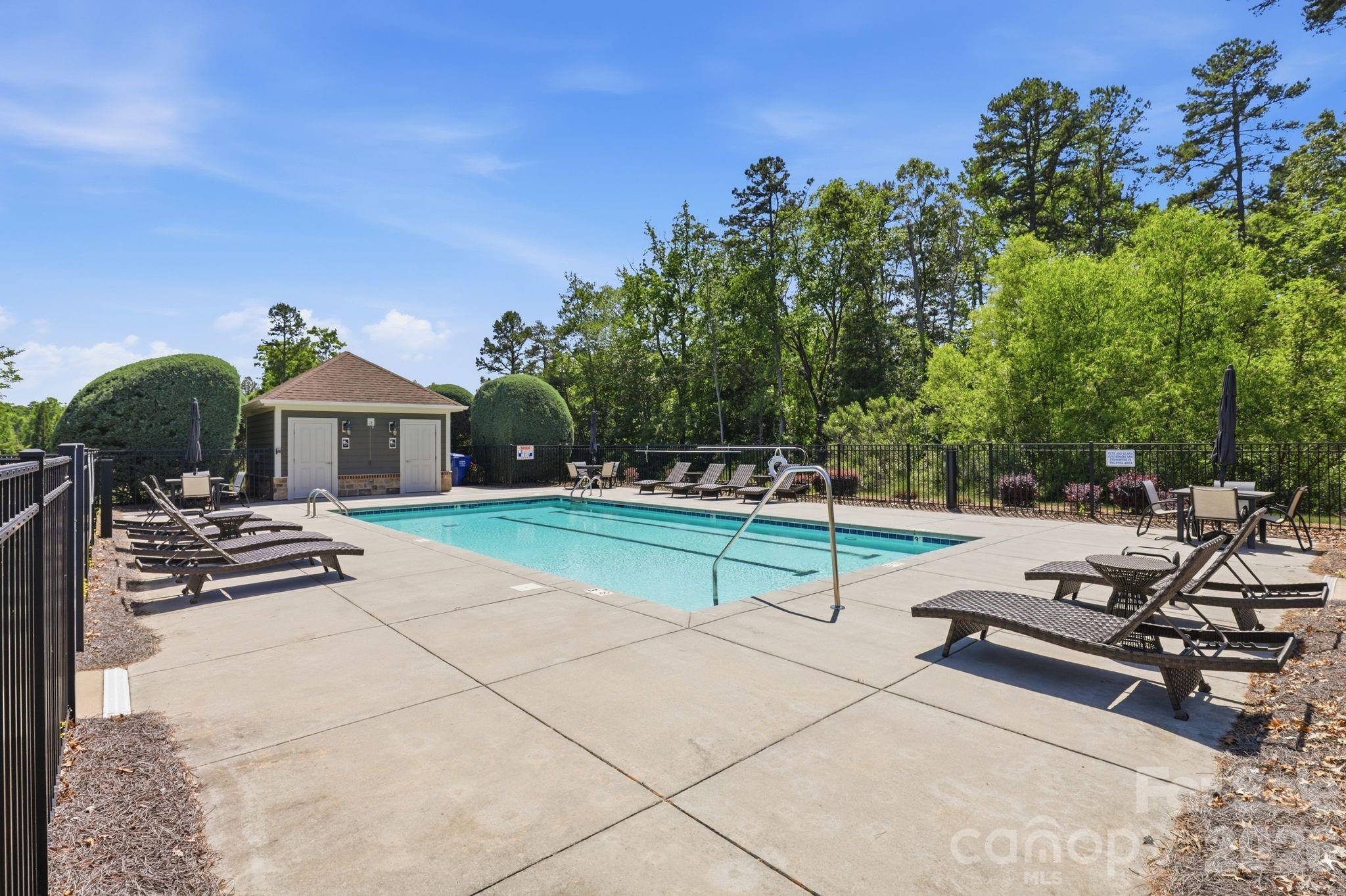 1327 Garden Vista Drive — Matthews