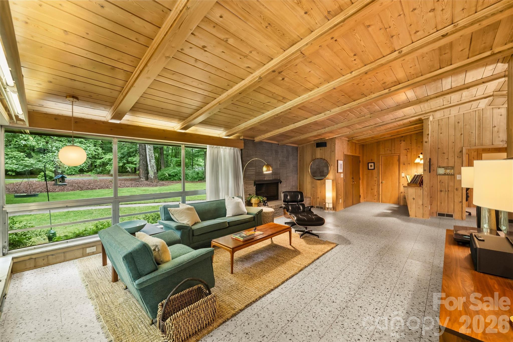 1916 Fair Forest Drive — Matthews