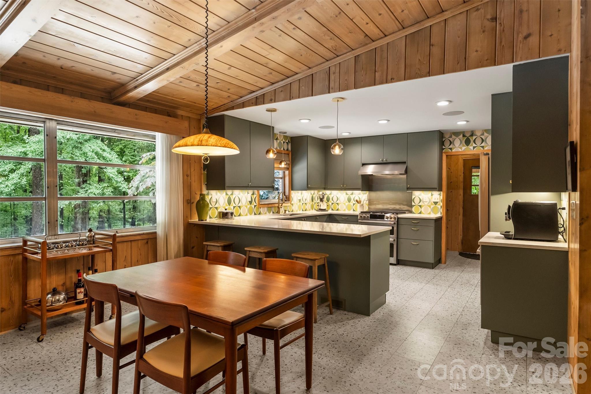 1916 Fair Forest Drive — Matthews