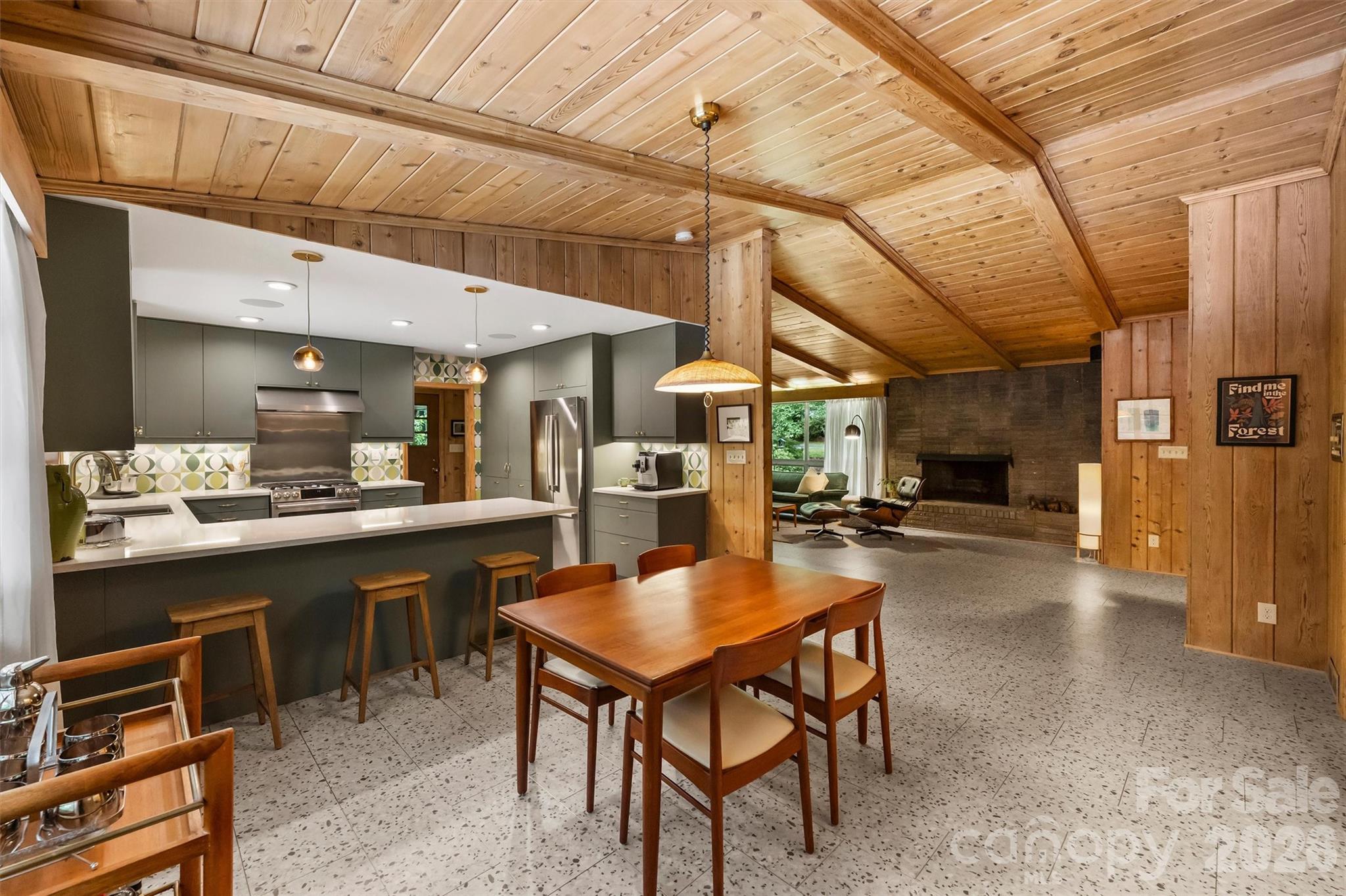 1916 Fair Forest Drive — Matthews
