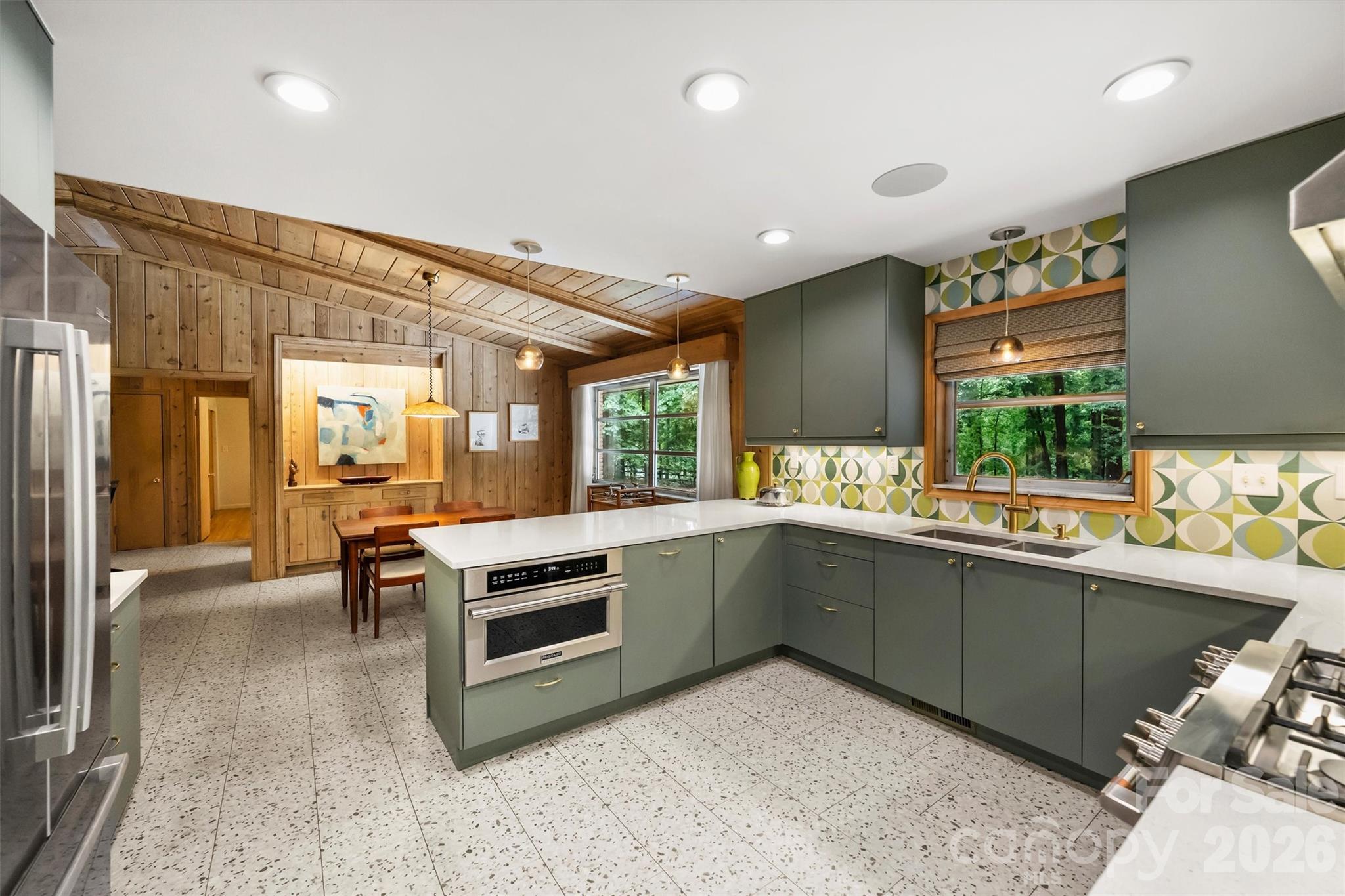 1916 Fair Forest Drive — Matthews