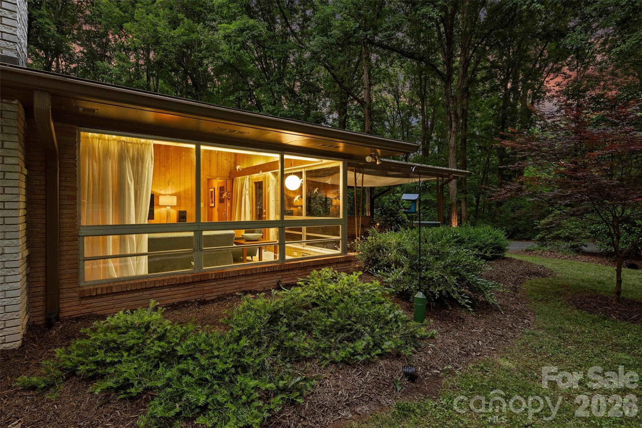 1916 Fair Forest Drive — Matthews