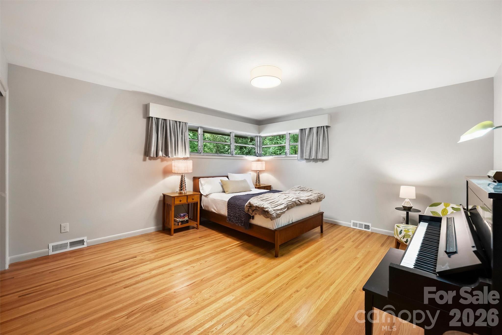 1916 Fair Forest Drive — Matthews