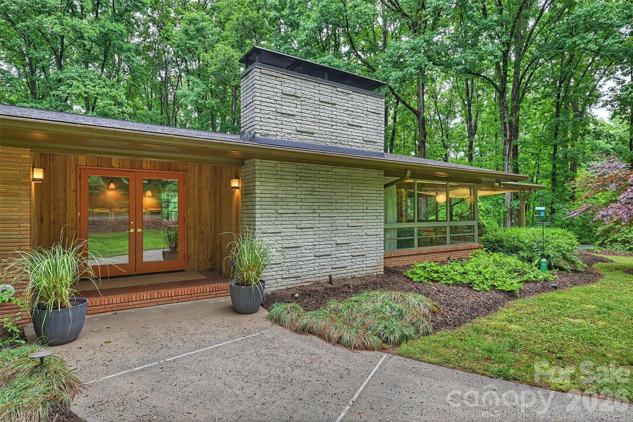 1916 Fair Forest Drive — Matthews