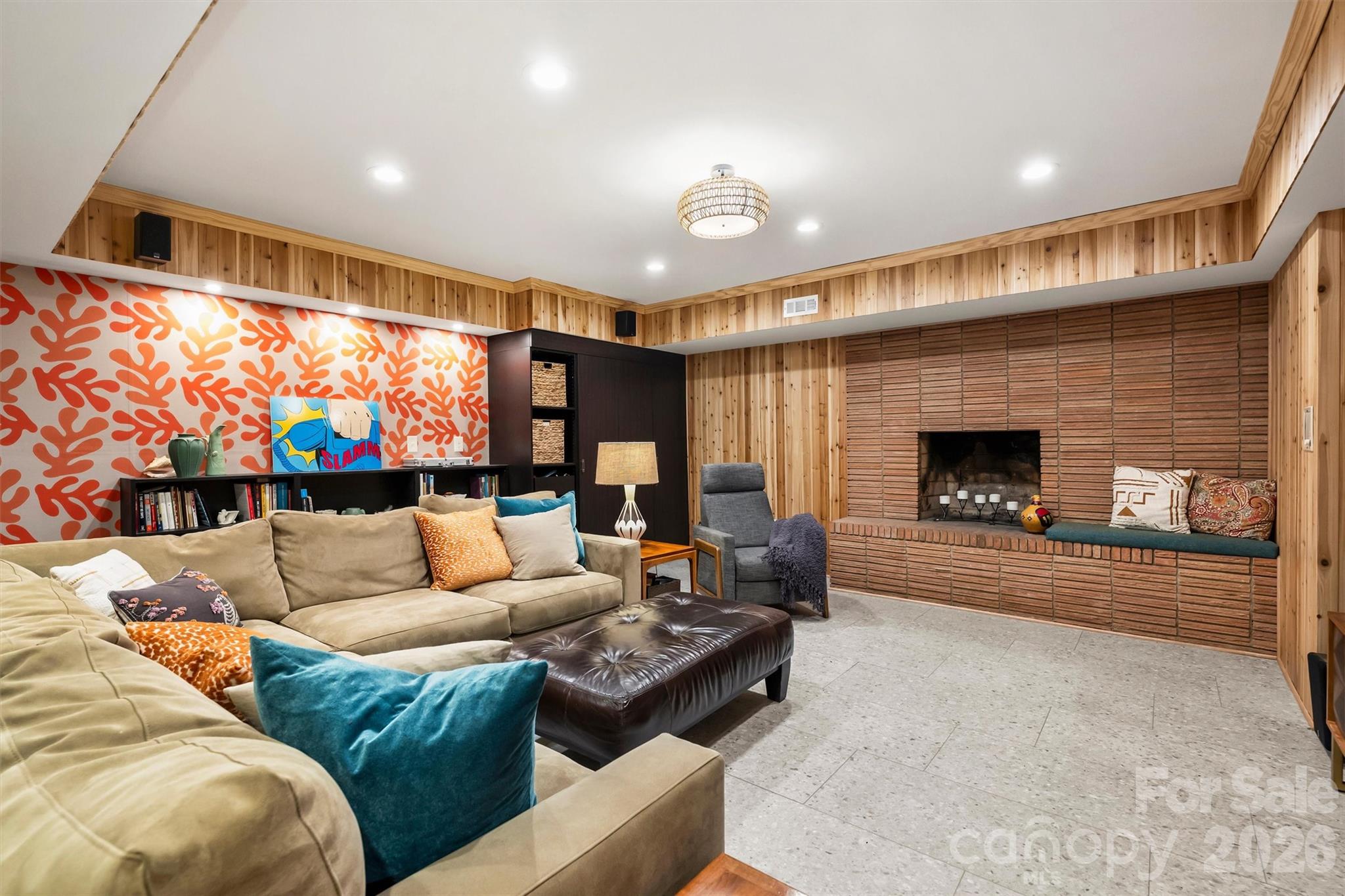 1916 Fair Forest Drive — Matthews