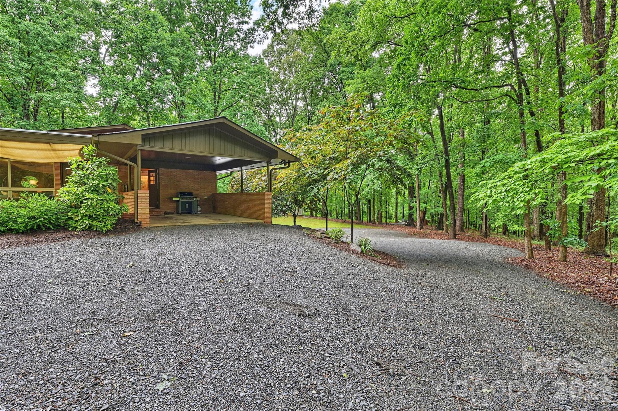 1916 Fair Forest Drive — Matthews
