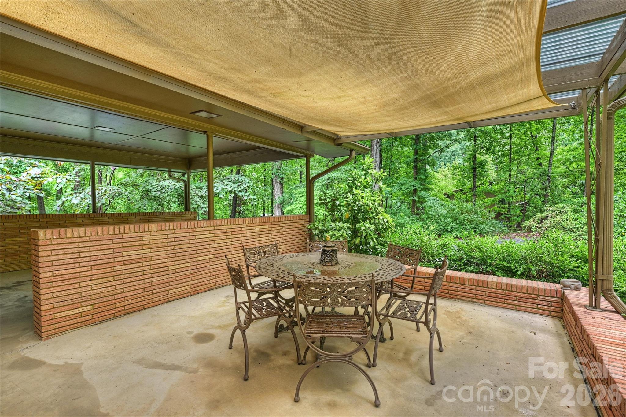1916 Fair Forest Drive — Matthews