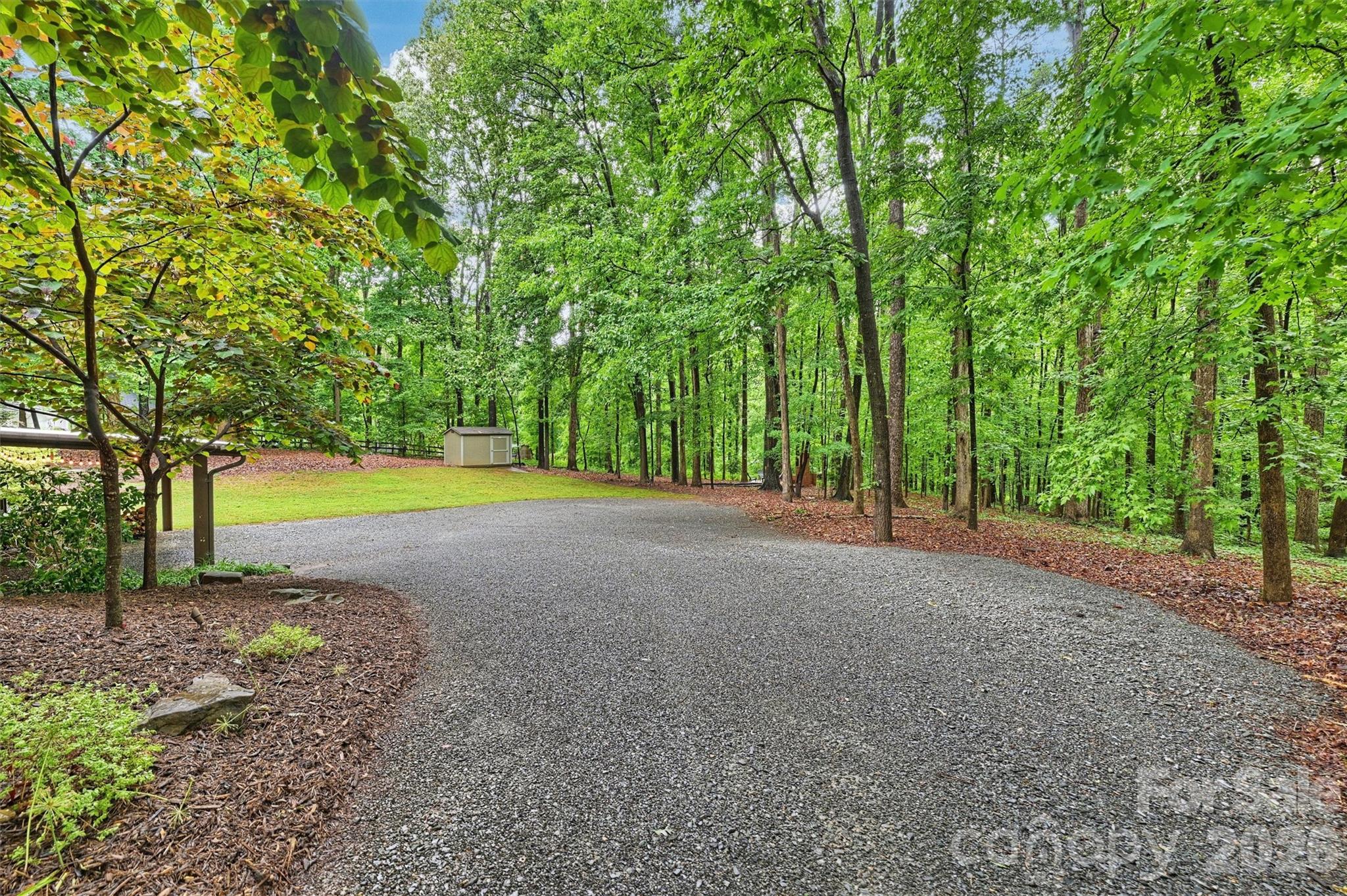 1916 Fair Forest Drive — Matthews