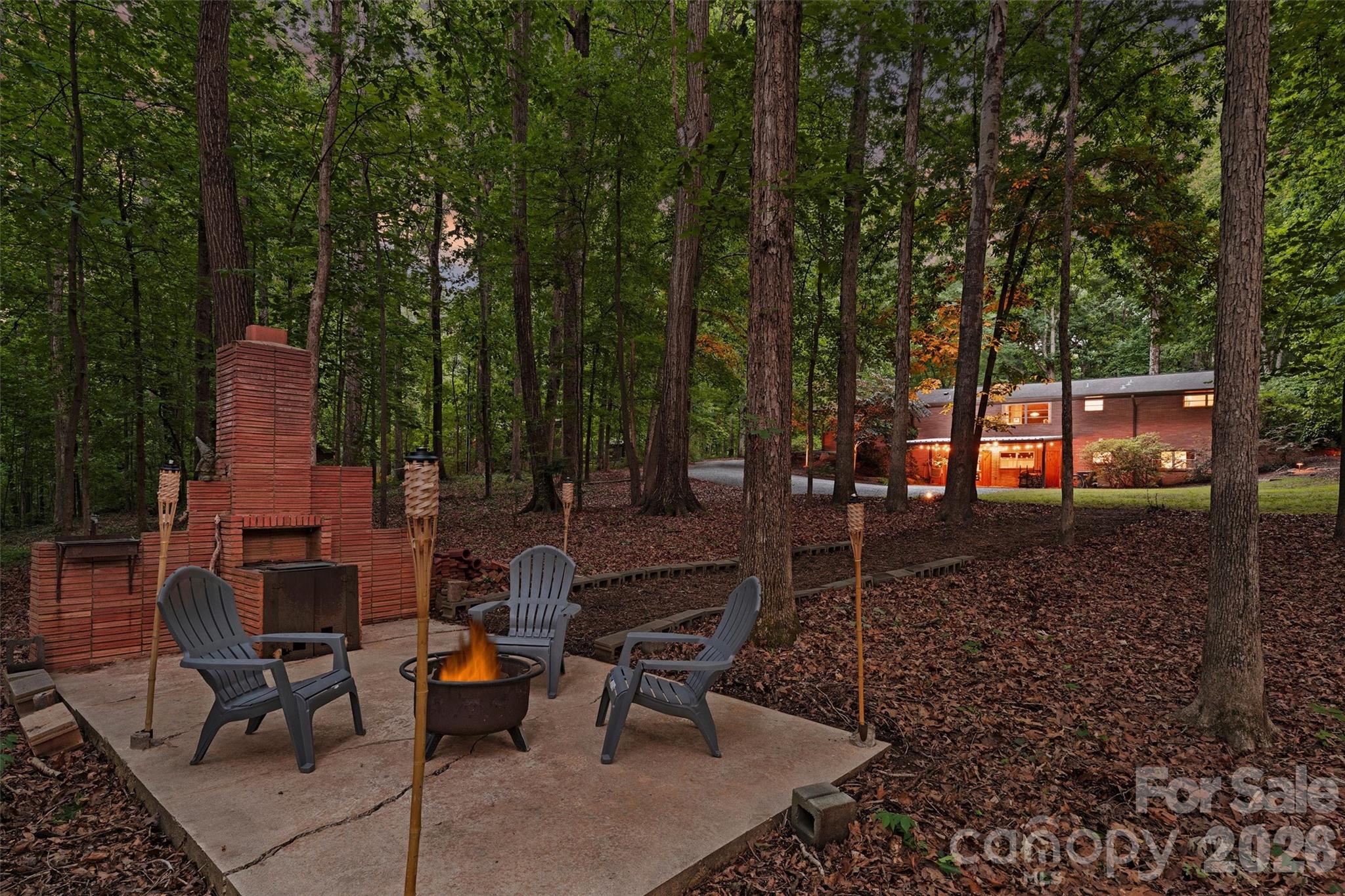 1916 Fair Forest Drive — Matthews