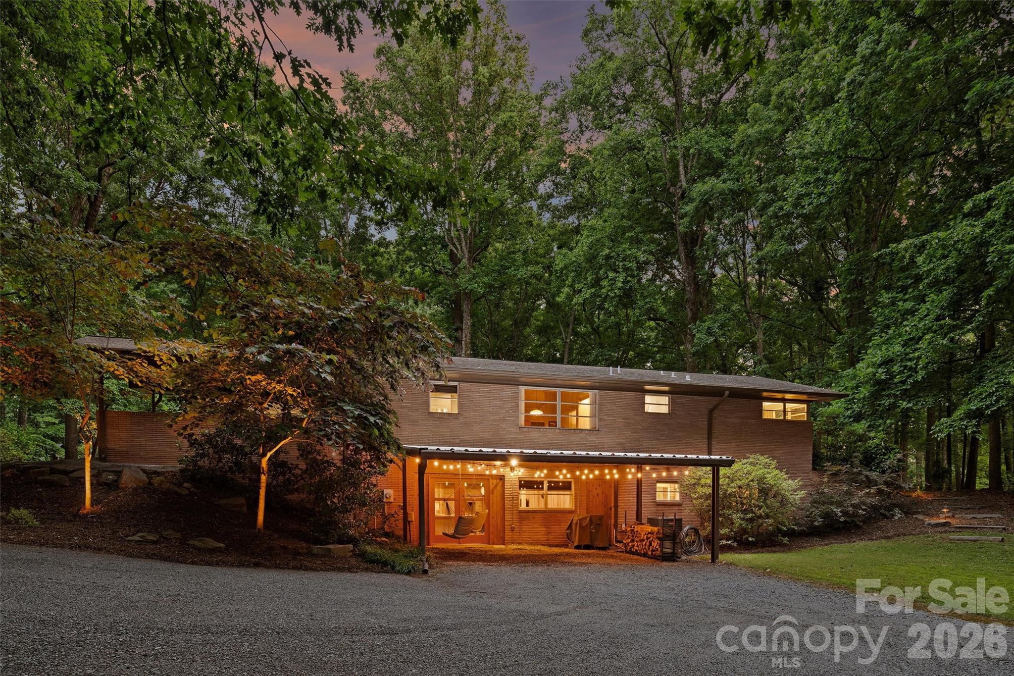 1916 Fair Forest Drive — Matthews