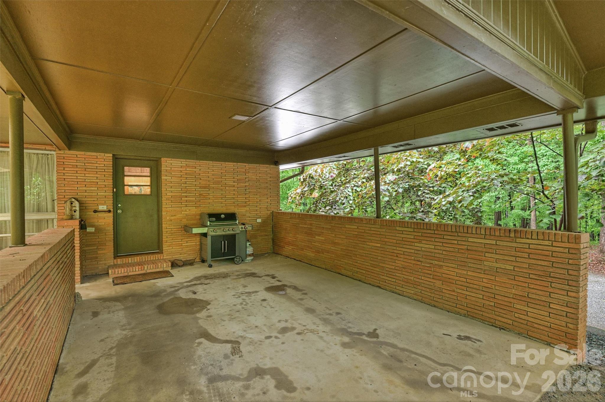 1916 Fair Forest Drive — Matthews