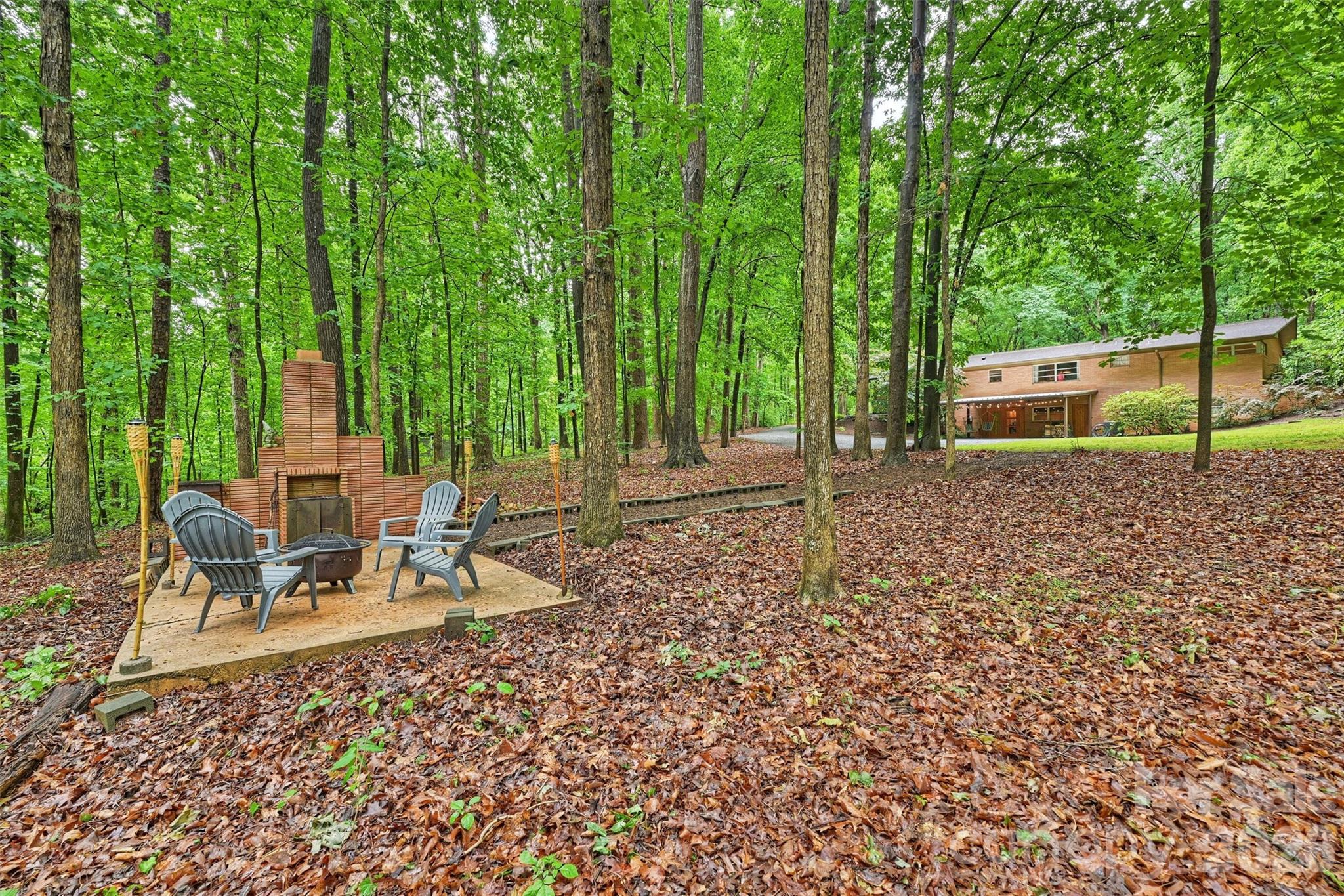 1916 Fair Forest Drive — Matthews