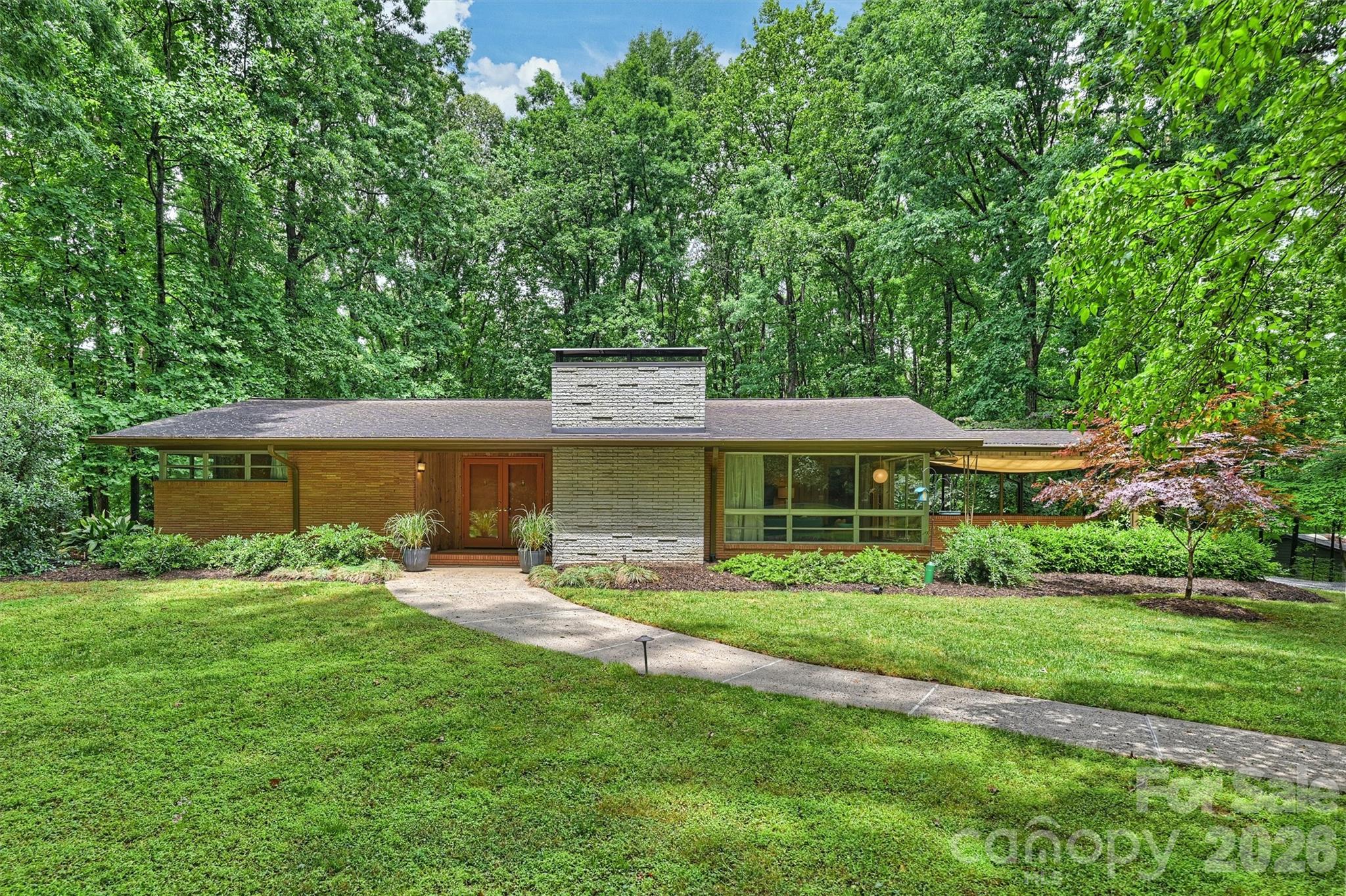 1916 Fair Forest Drive — Matthews