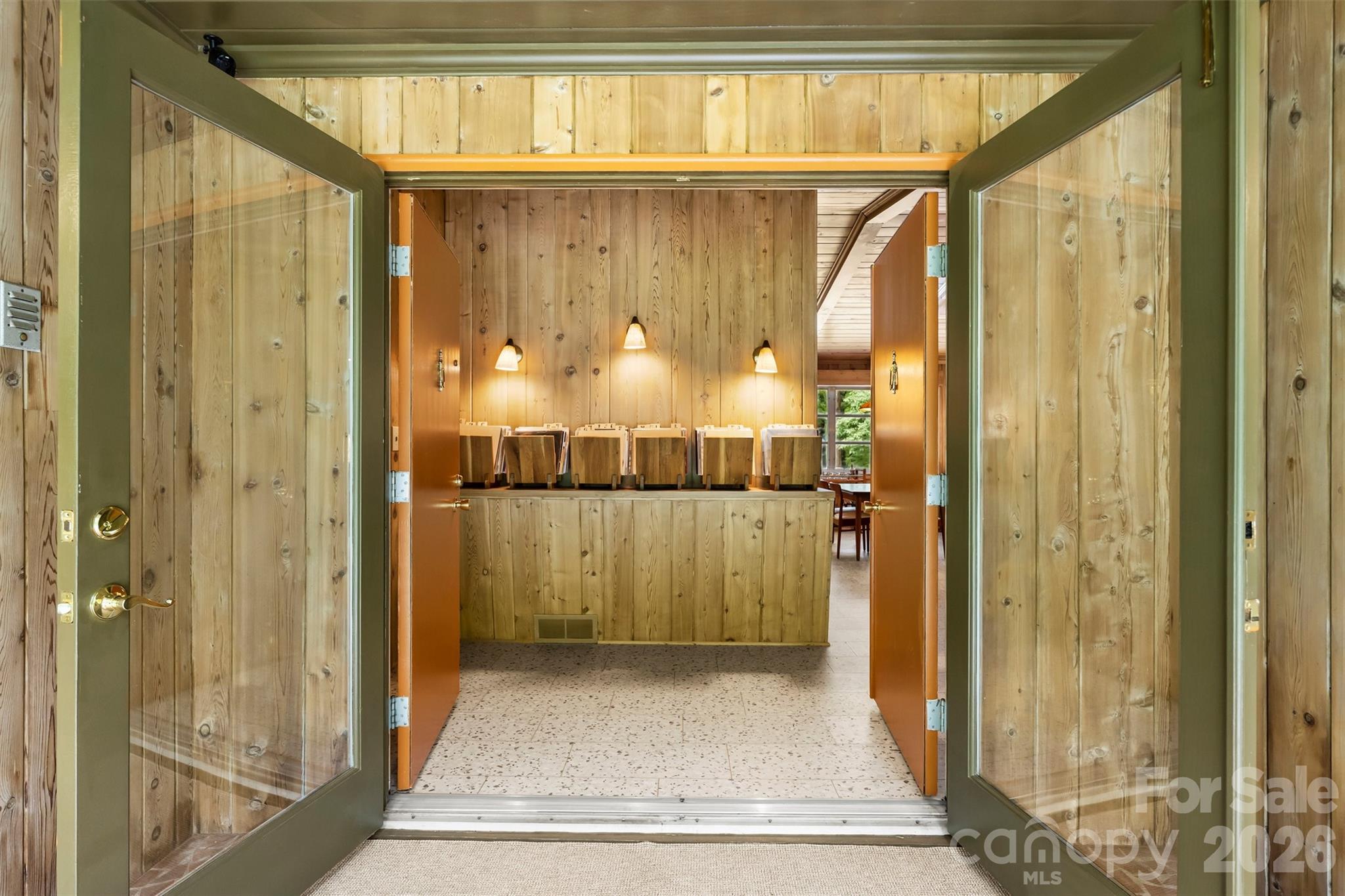 1916 Fair Forest Drive — Matthews