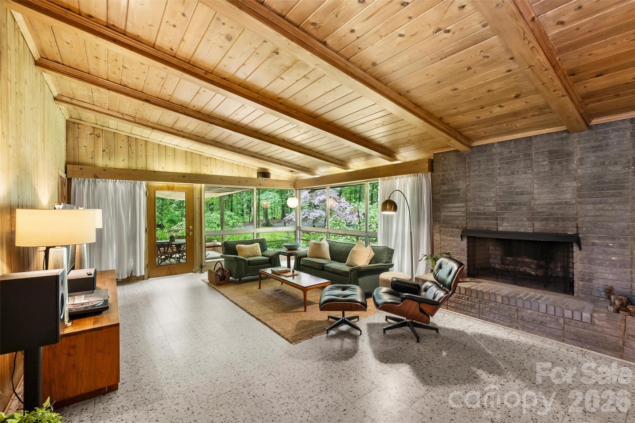 1916 Fair Forest Drive — Matthews