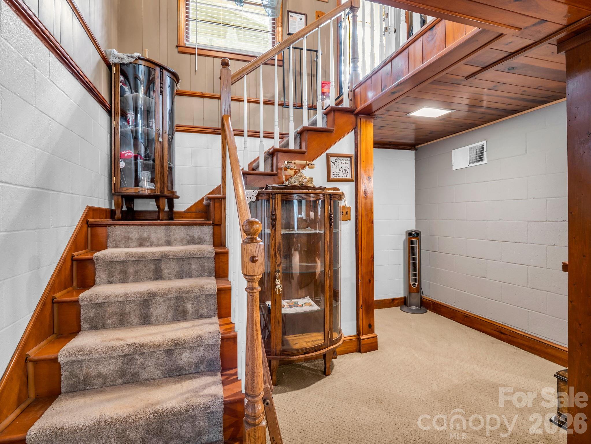 408 Hollis Road — Ellenboro