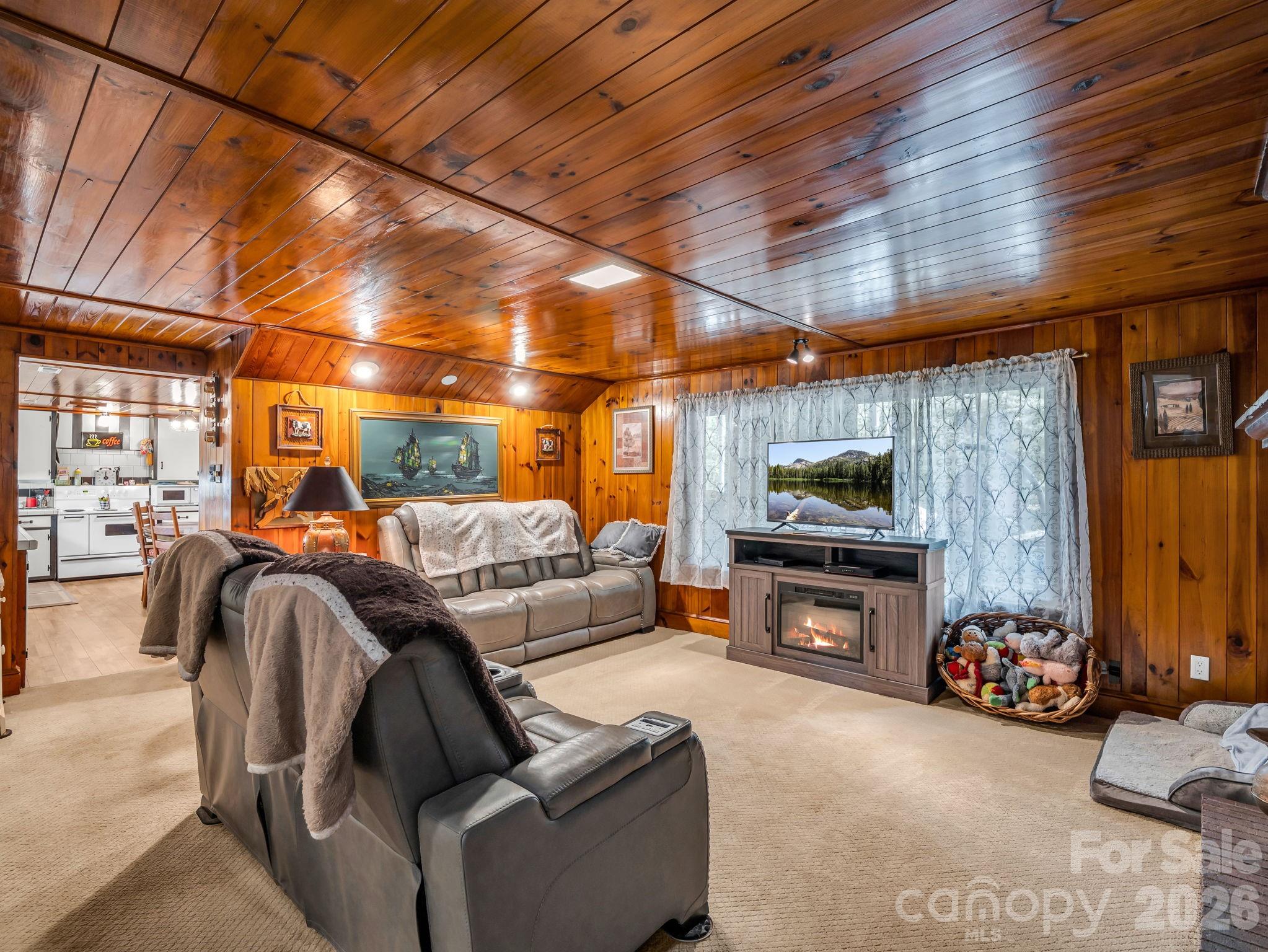 408 Hollis Road — Ellenboro